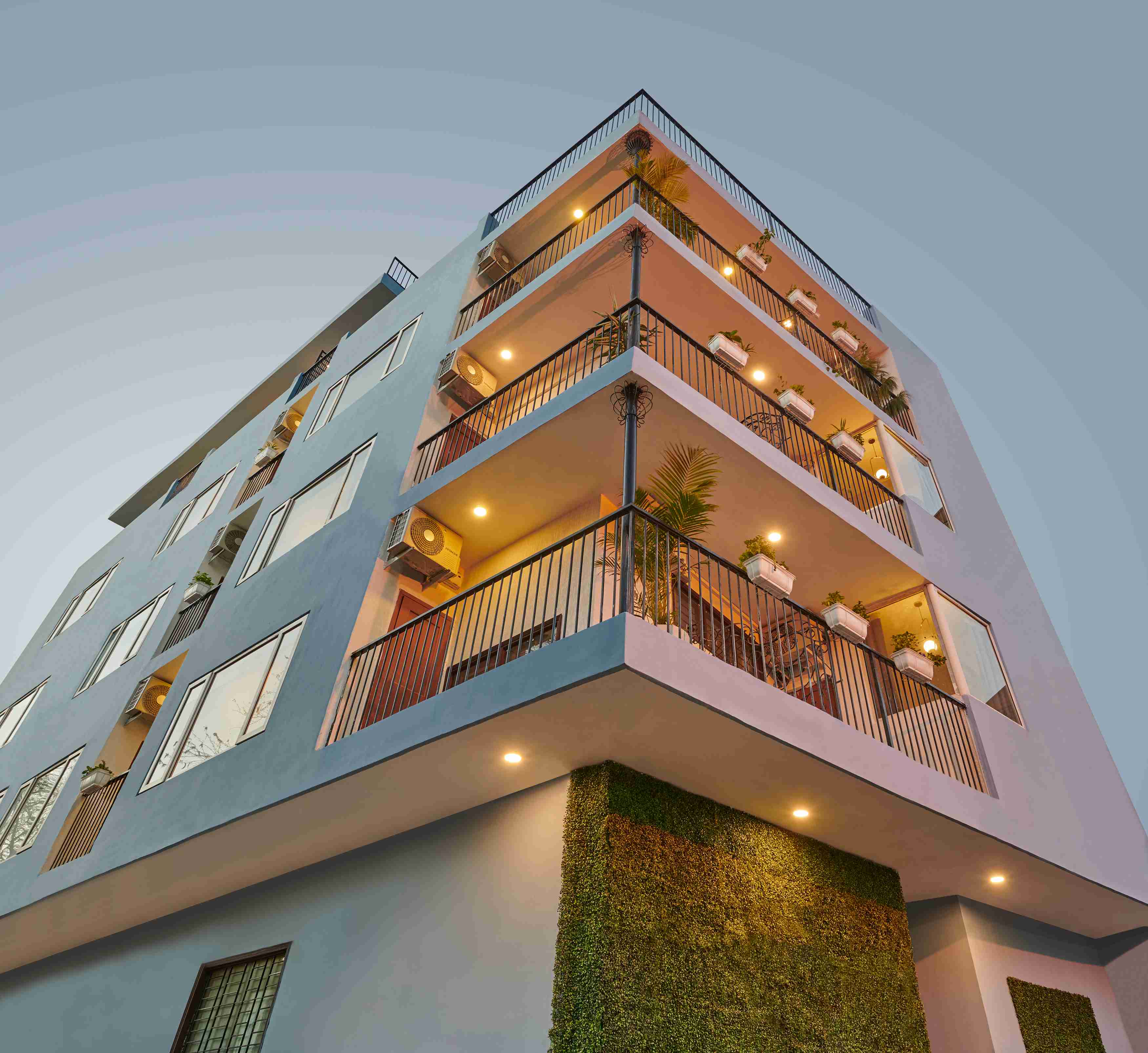Poshtel & Suites
