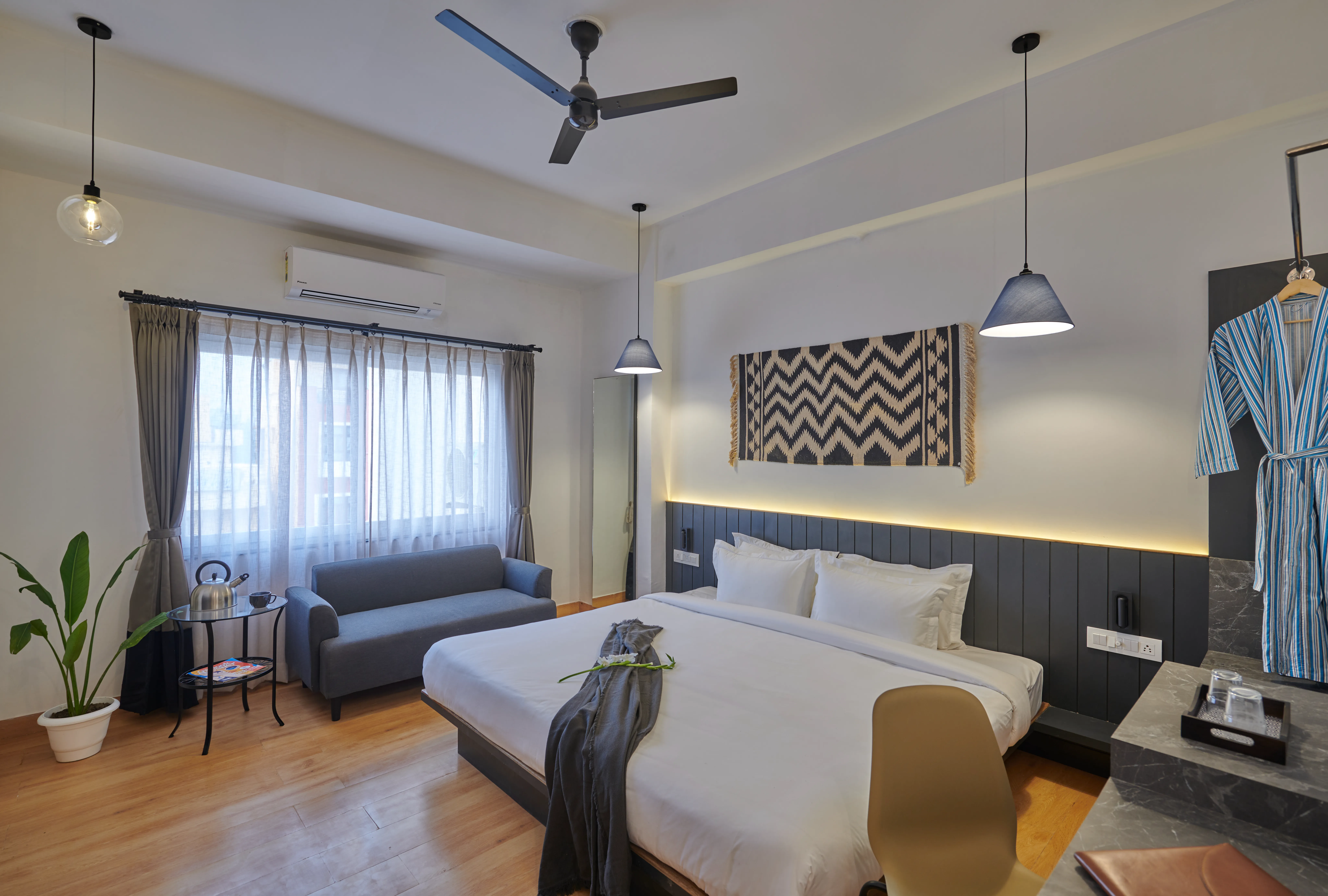 click to zoom King room