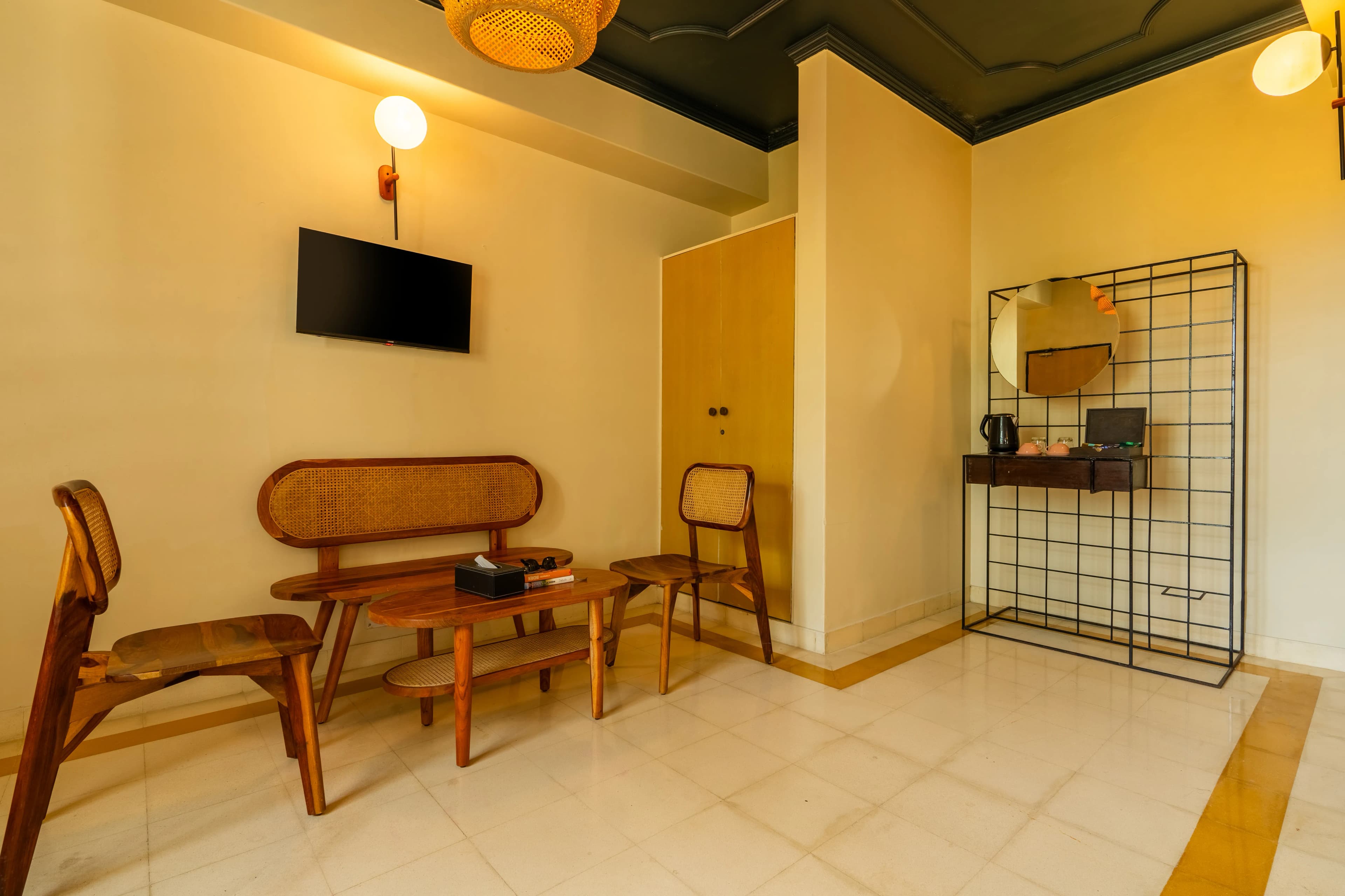 click to zoom King Room