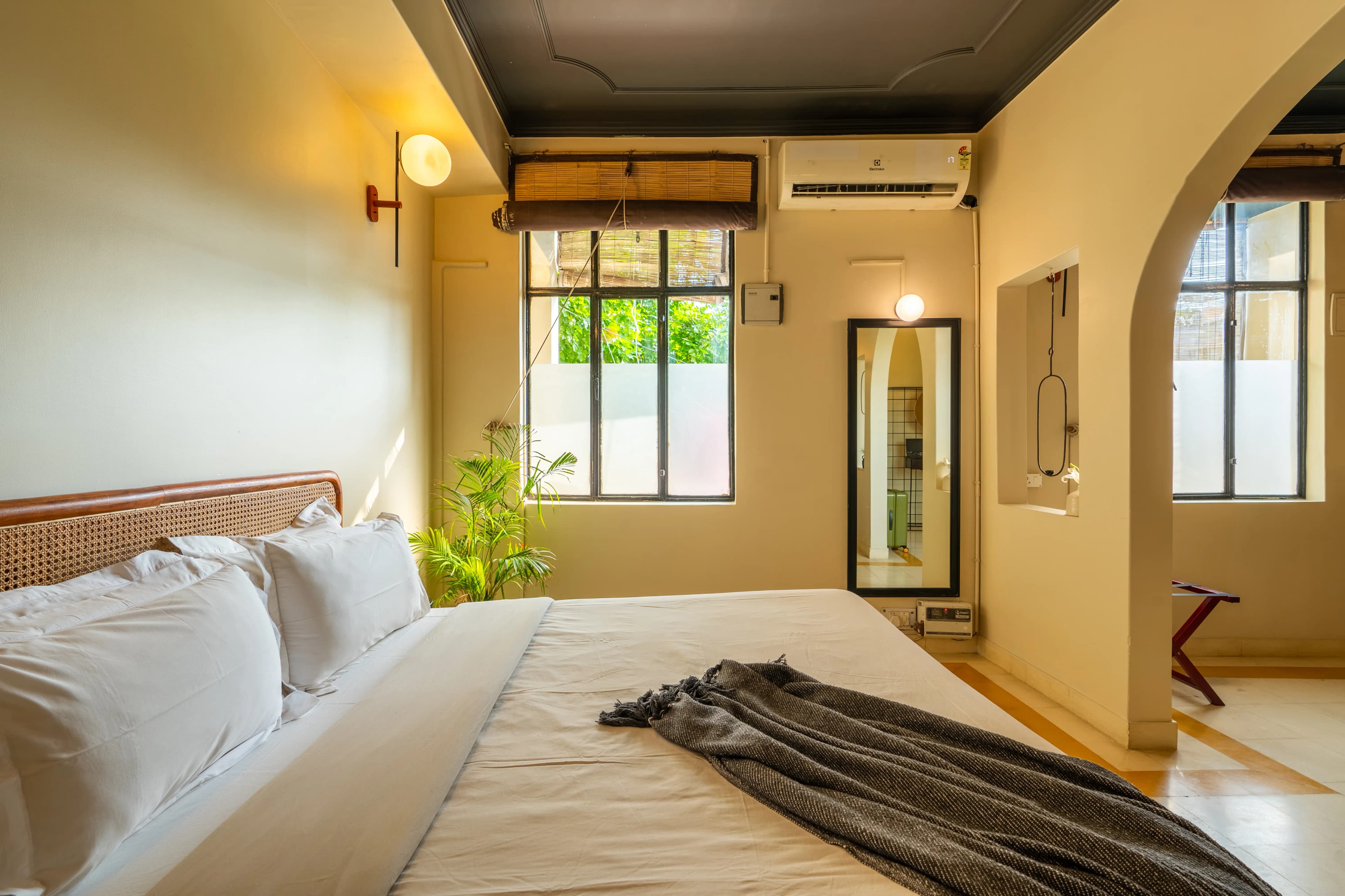 click to zoom King Room