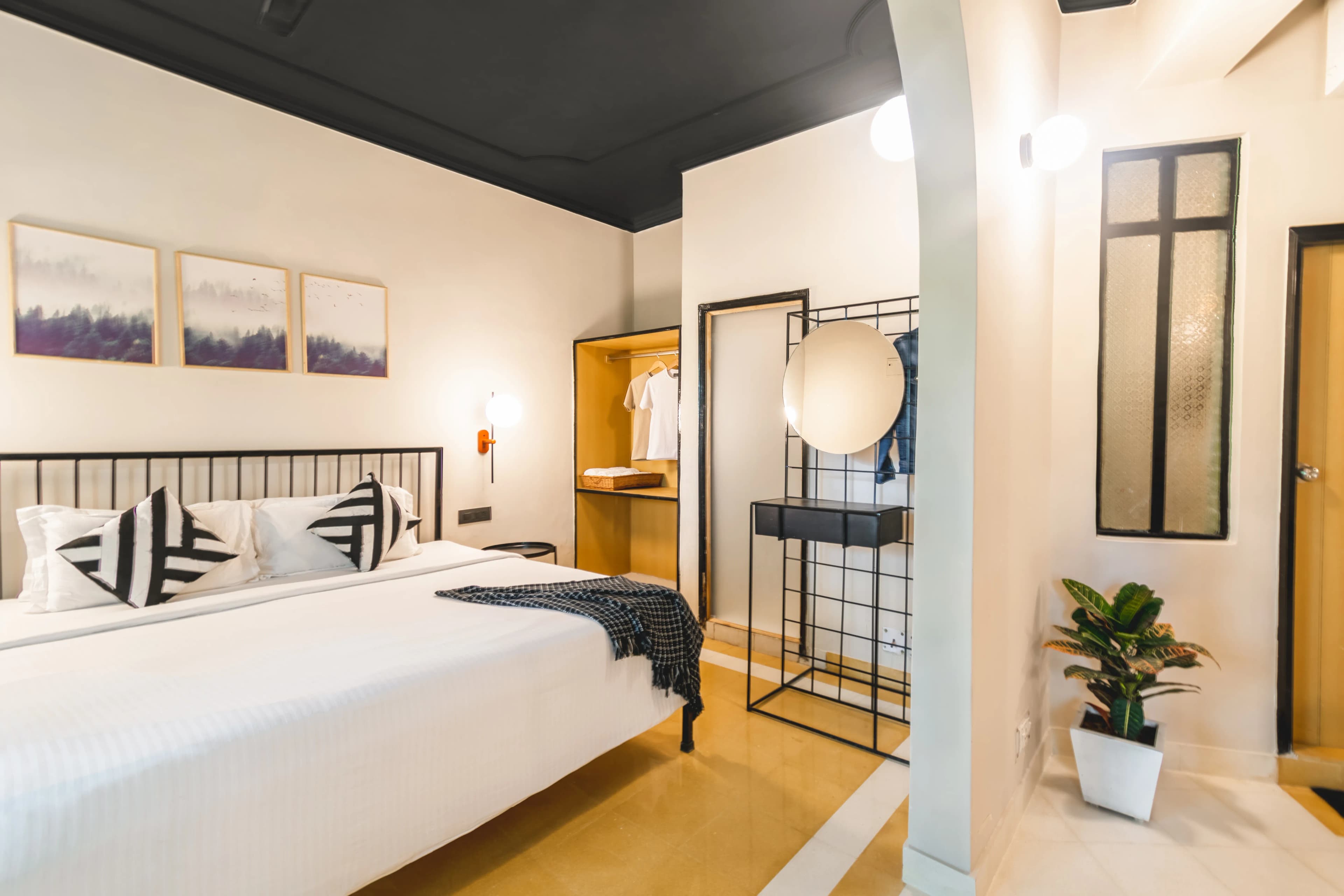 click to zoom King Suite