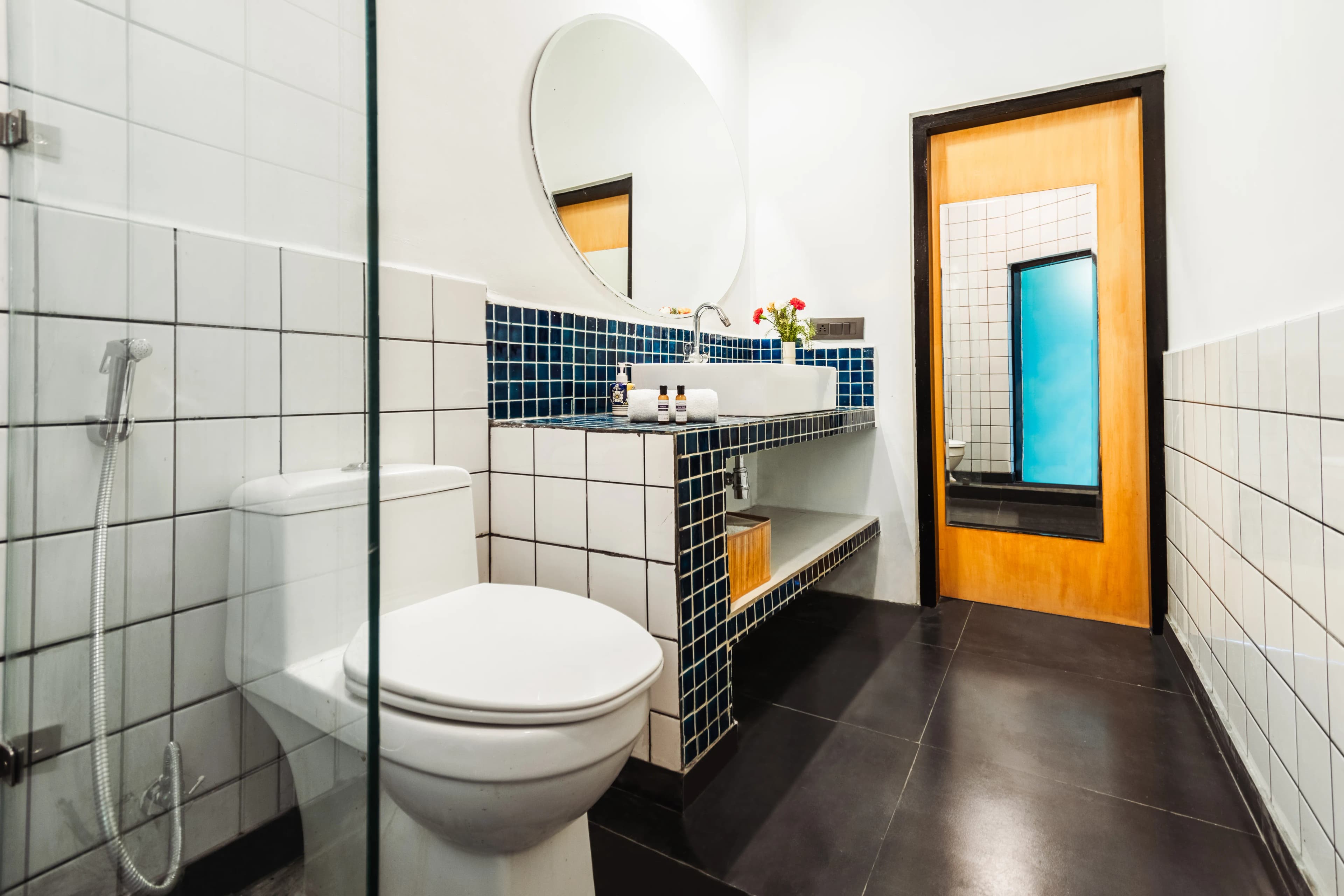 click to zoom Poshtel One studio