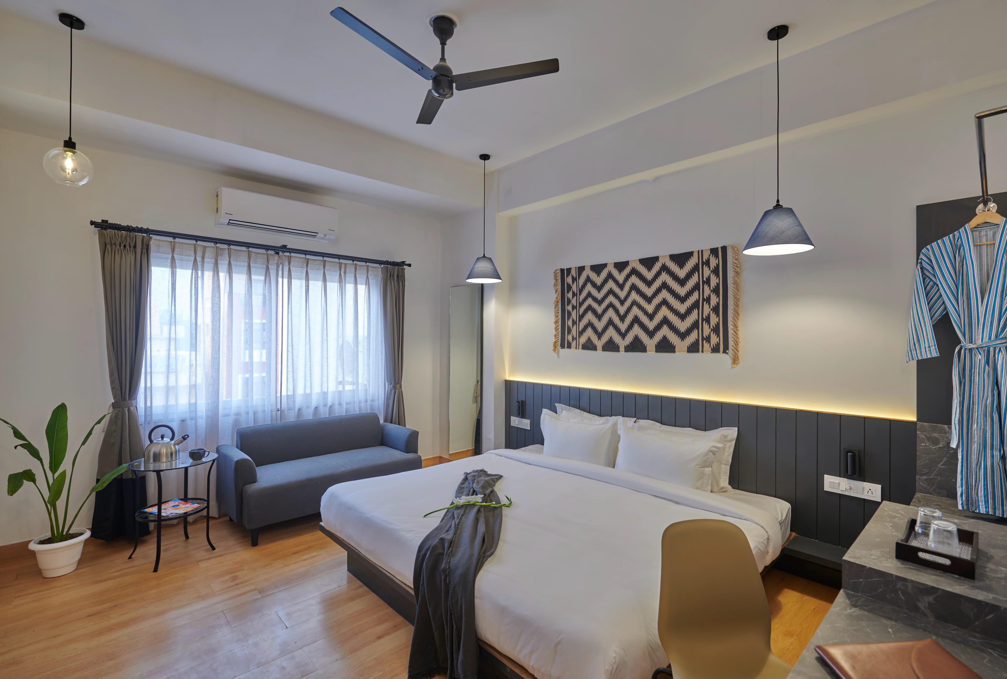 click to zoom King room