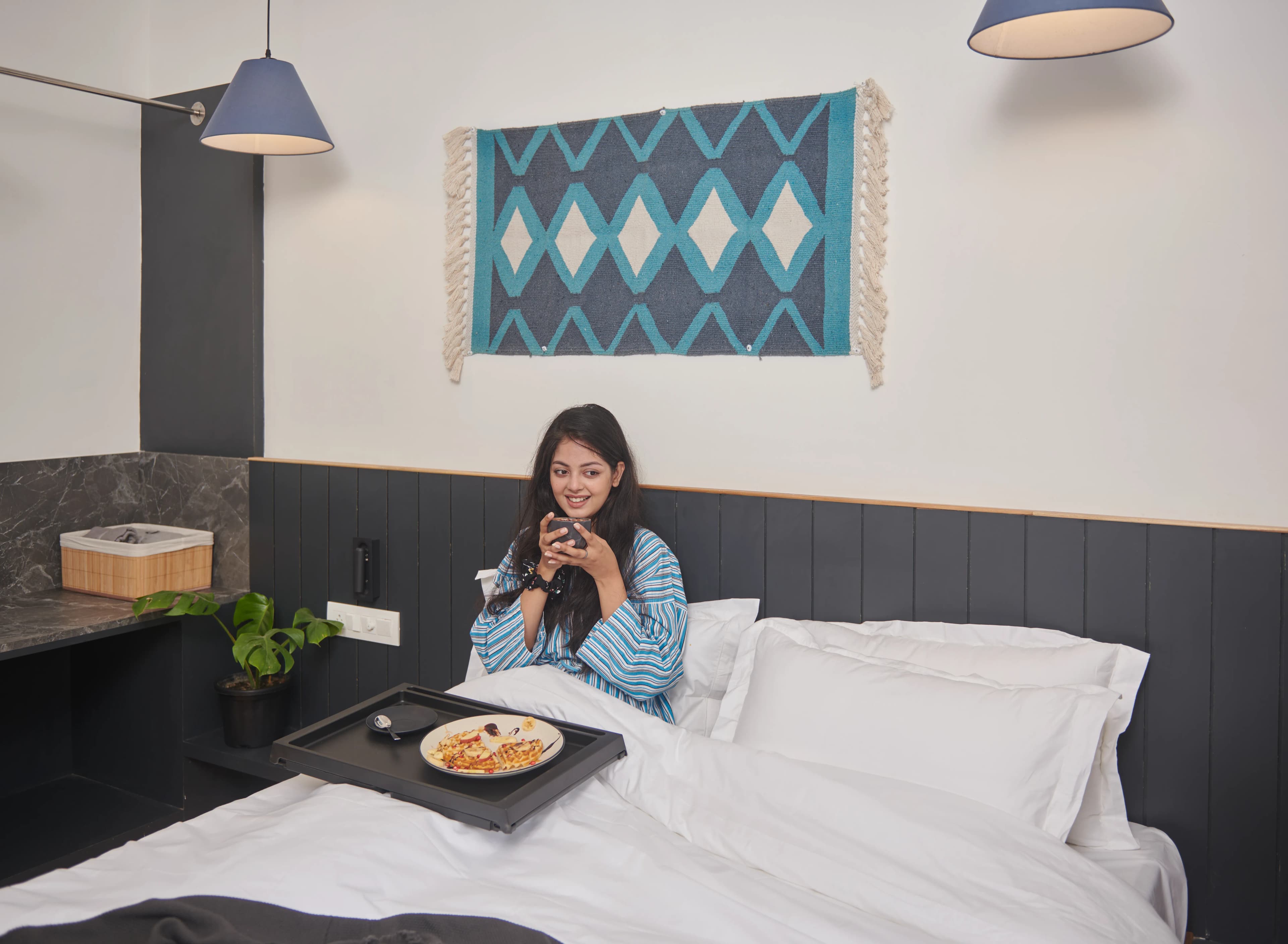 click to zoom King room