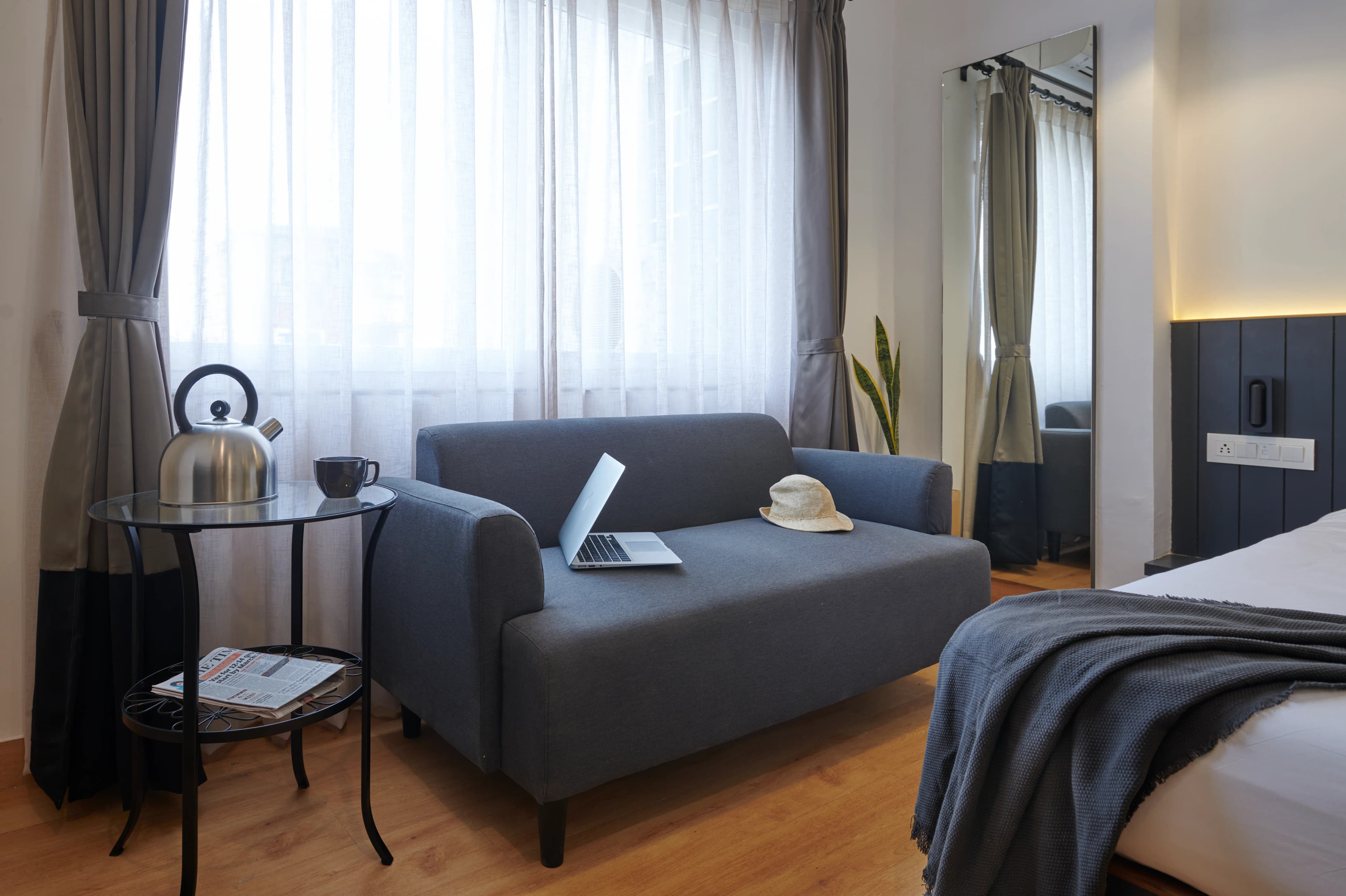 click to zoom King room