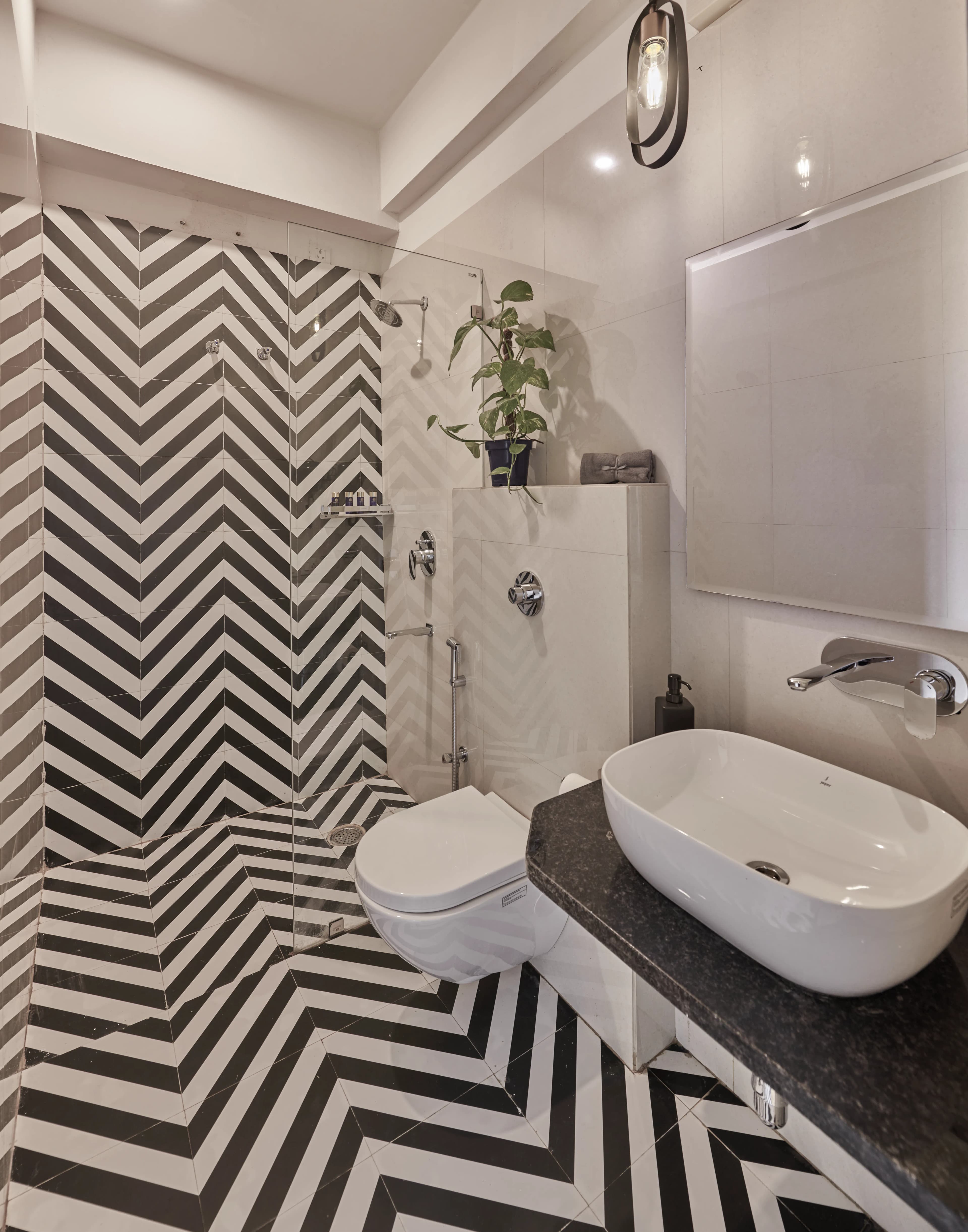 click to zoom King Studio