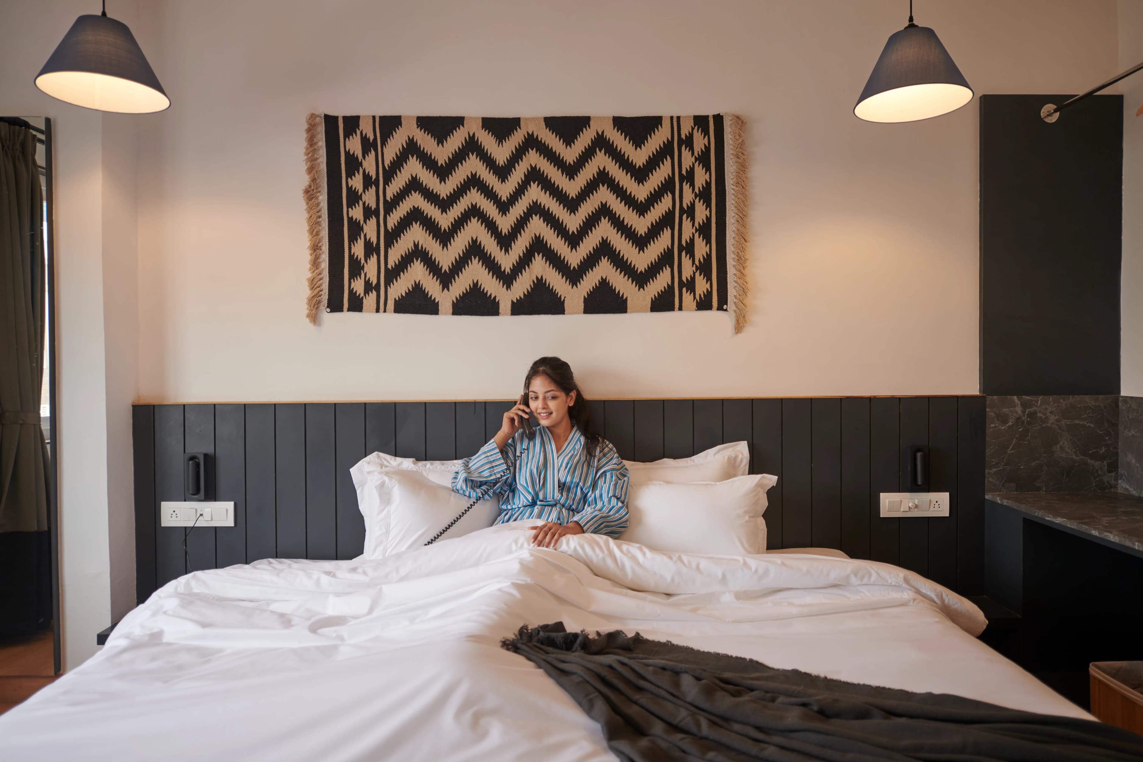 click to zoom Queen Room