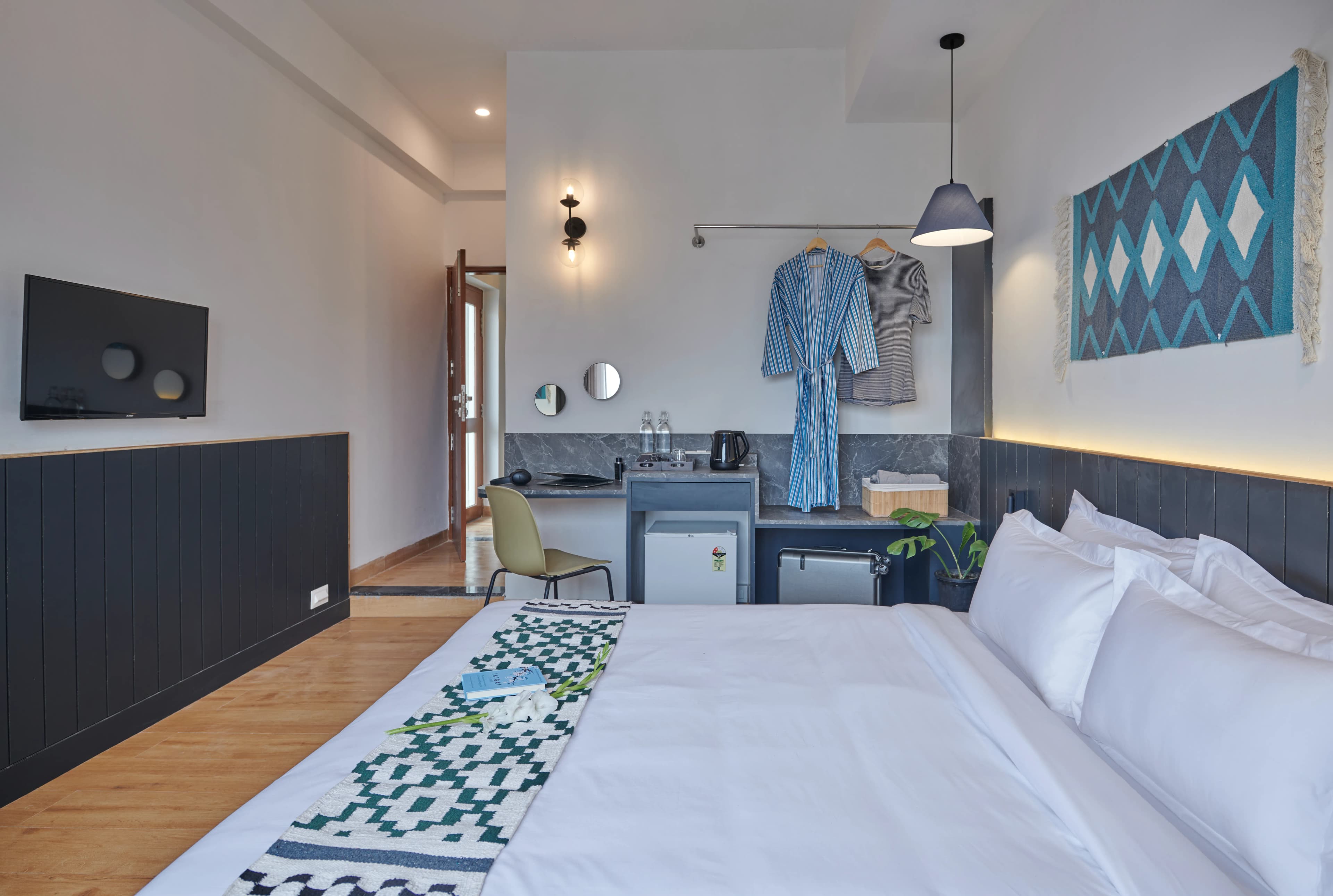 click to zoom Queen Room with Balcony