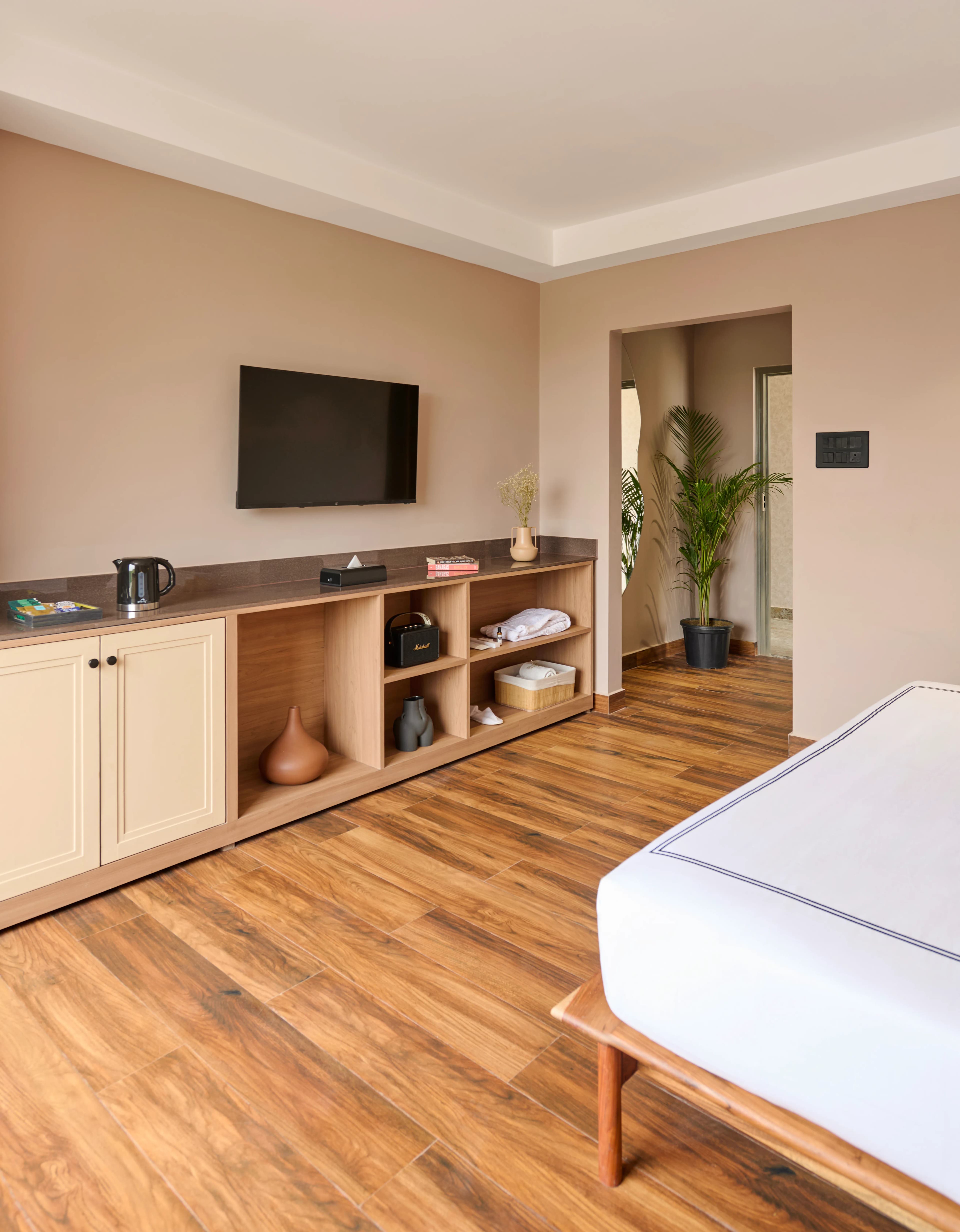 click to zoom Superior King Room