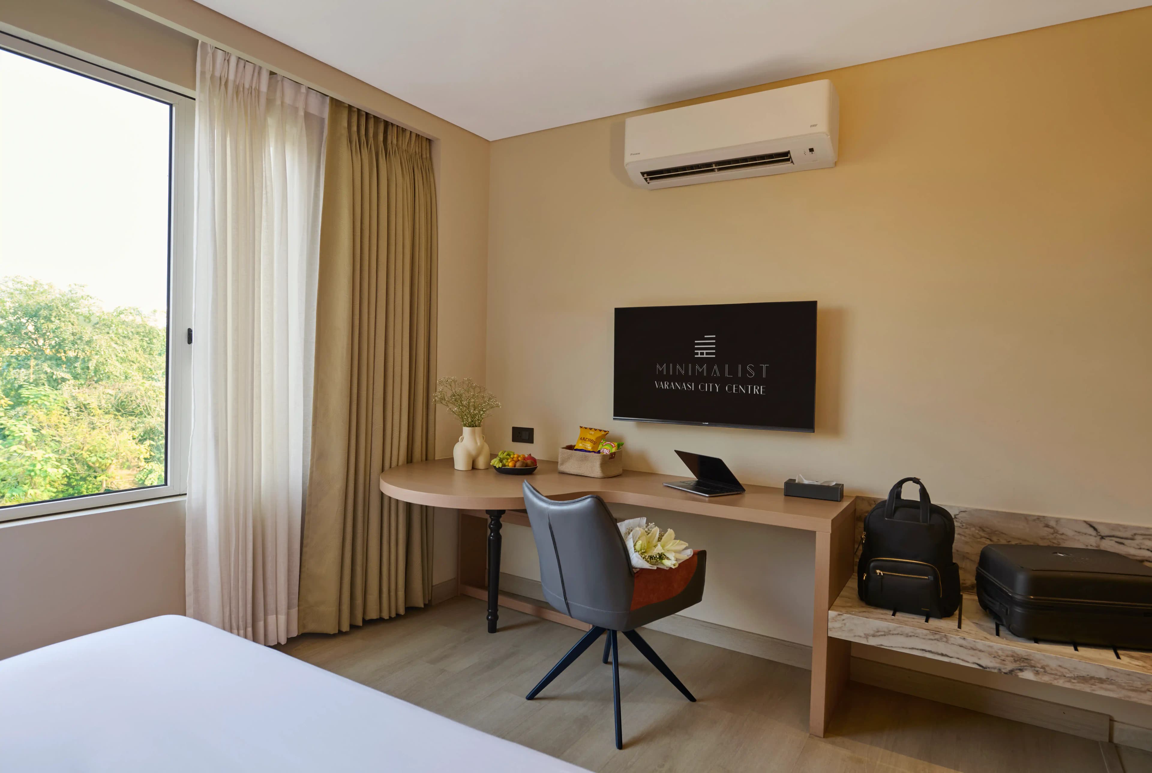 click to zoom Superior king room