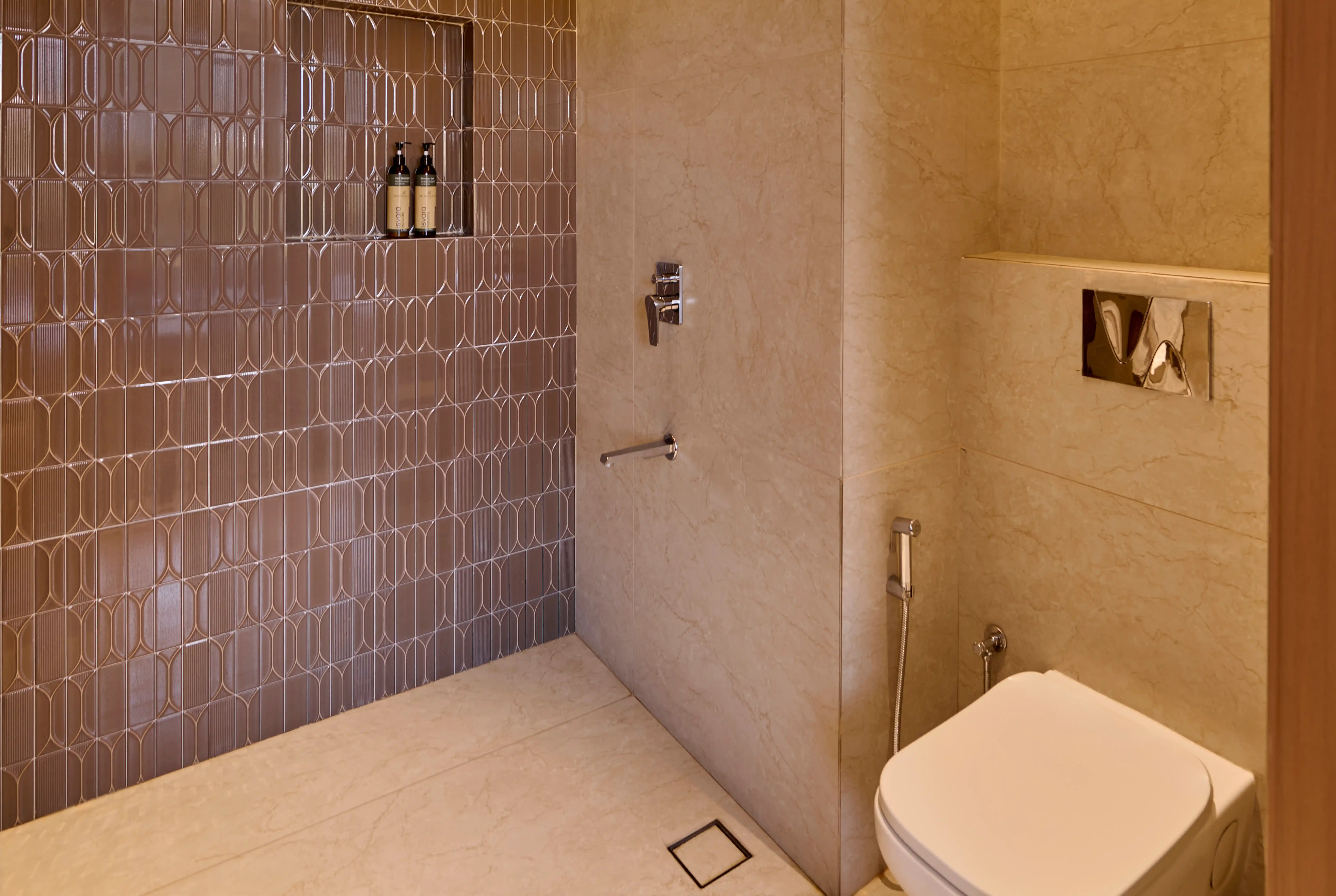 click to zoom Superior king room
