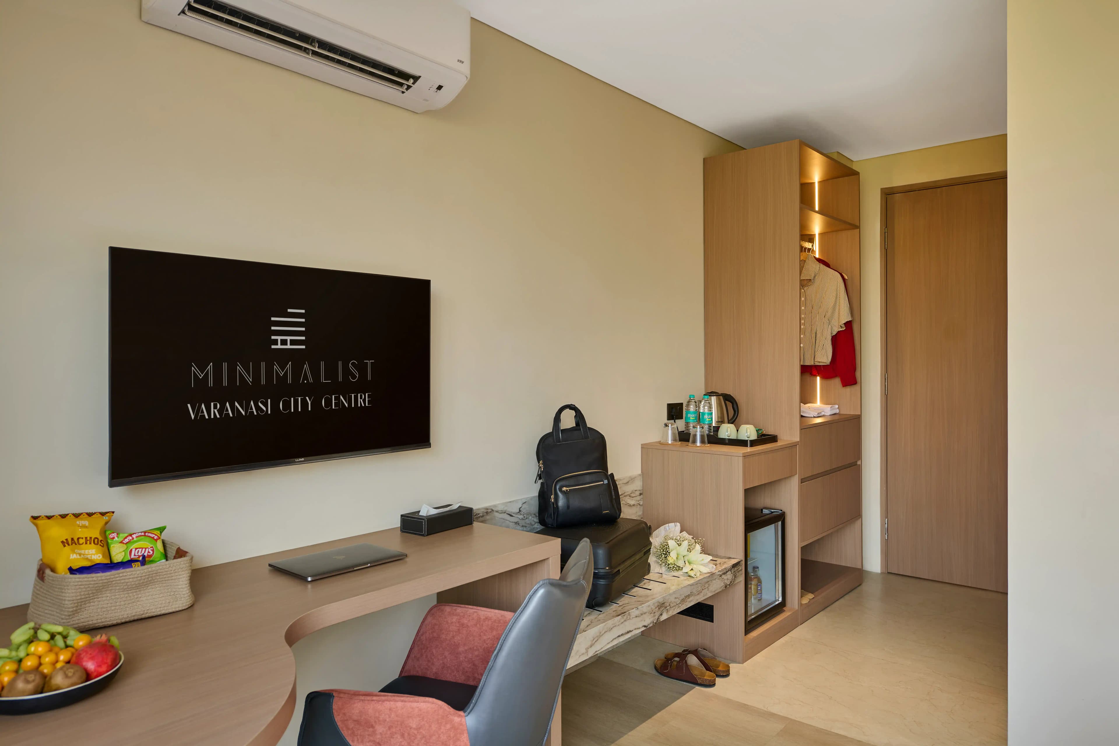 click to zoom Superior king room