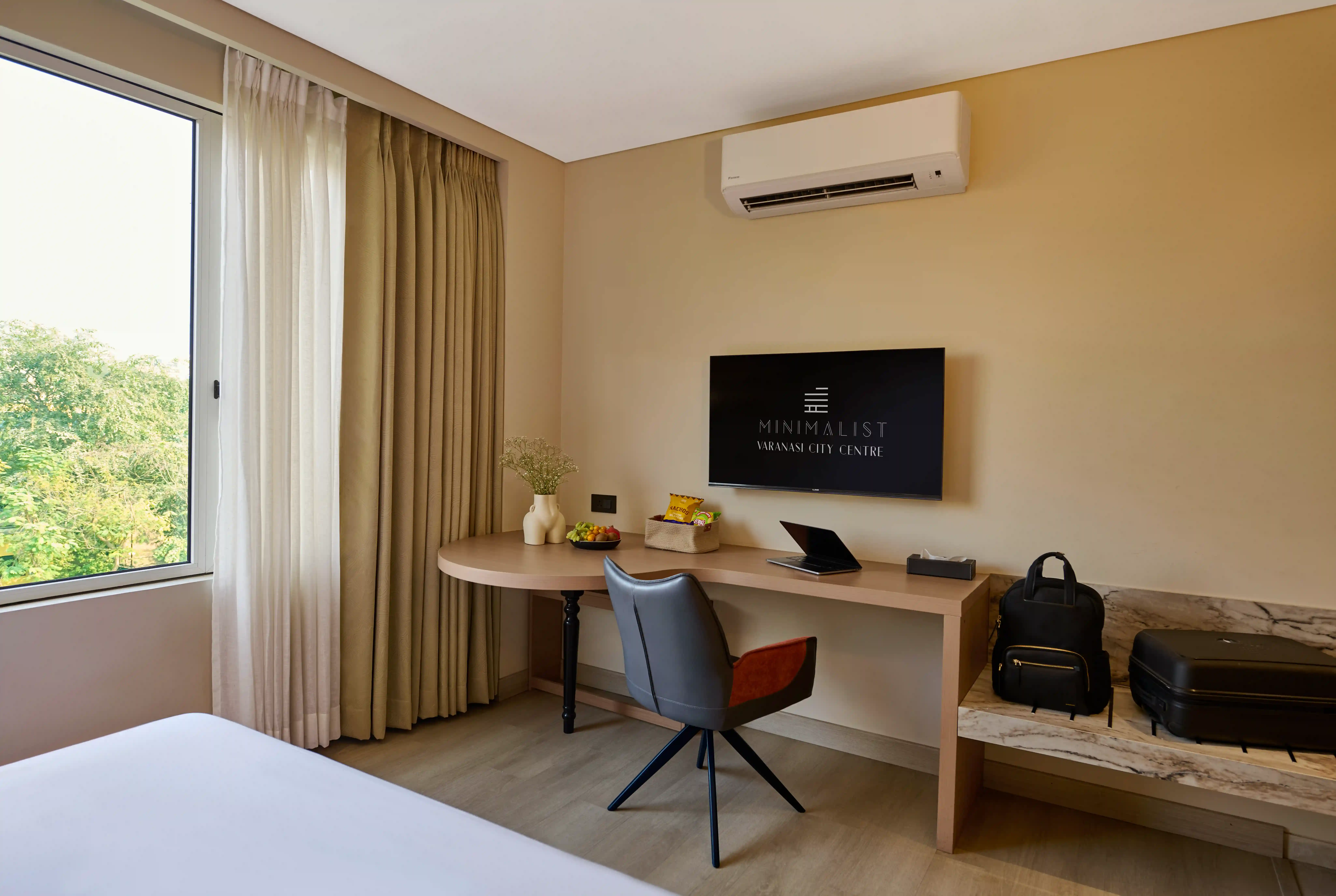 click to zoom Superior king room