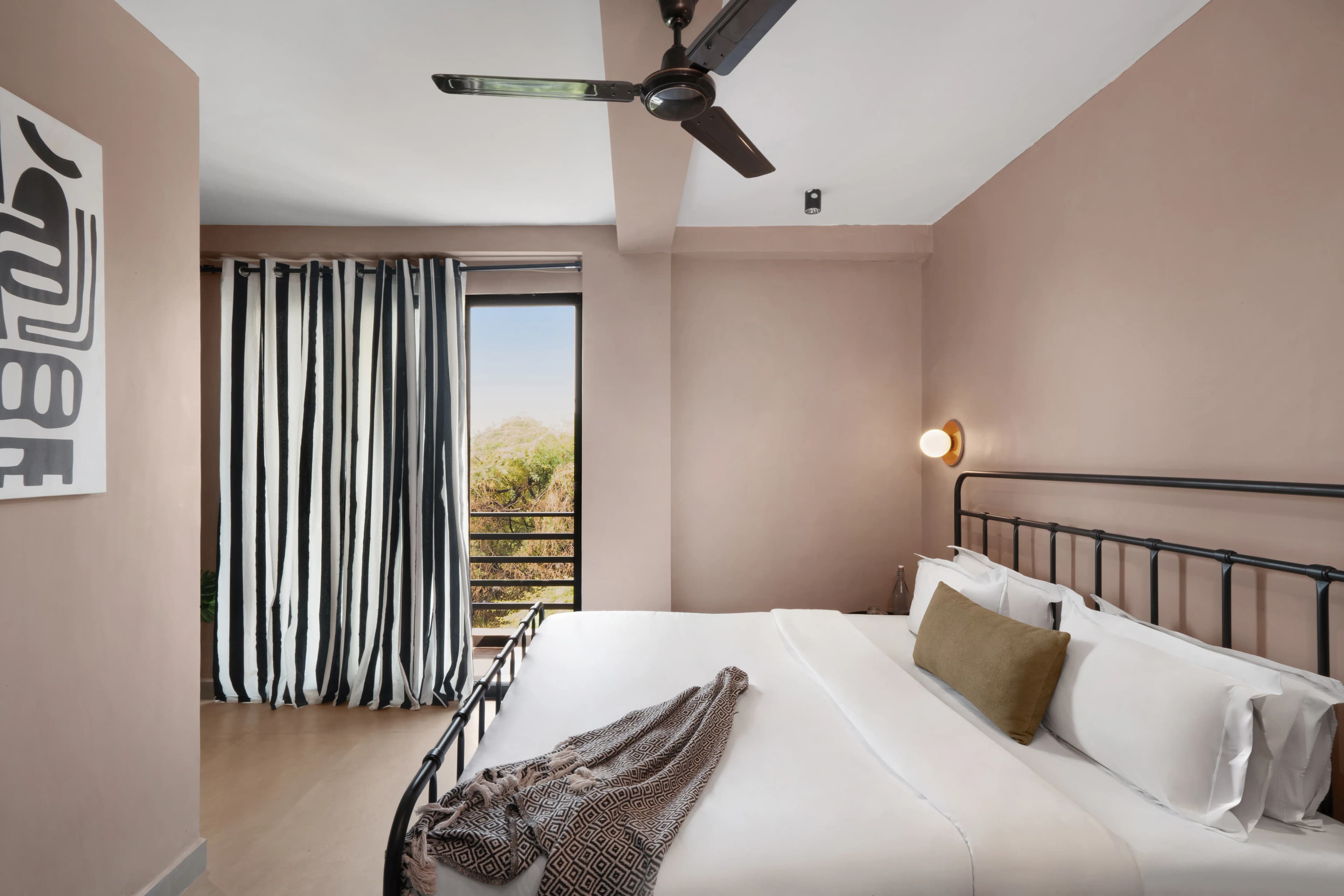 click to zoom SUPERIOR QUEEN ROOM