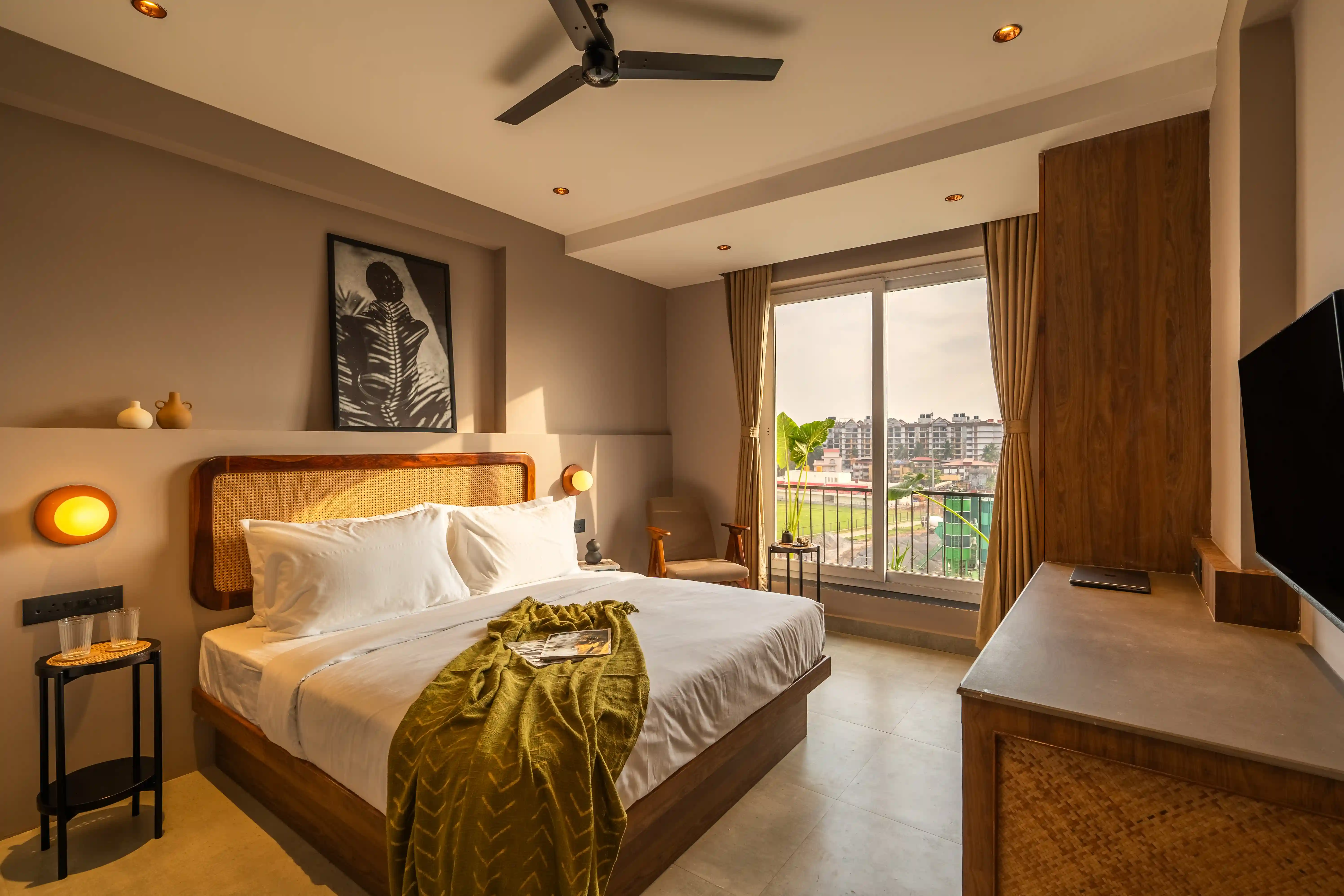 click to zoom King room