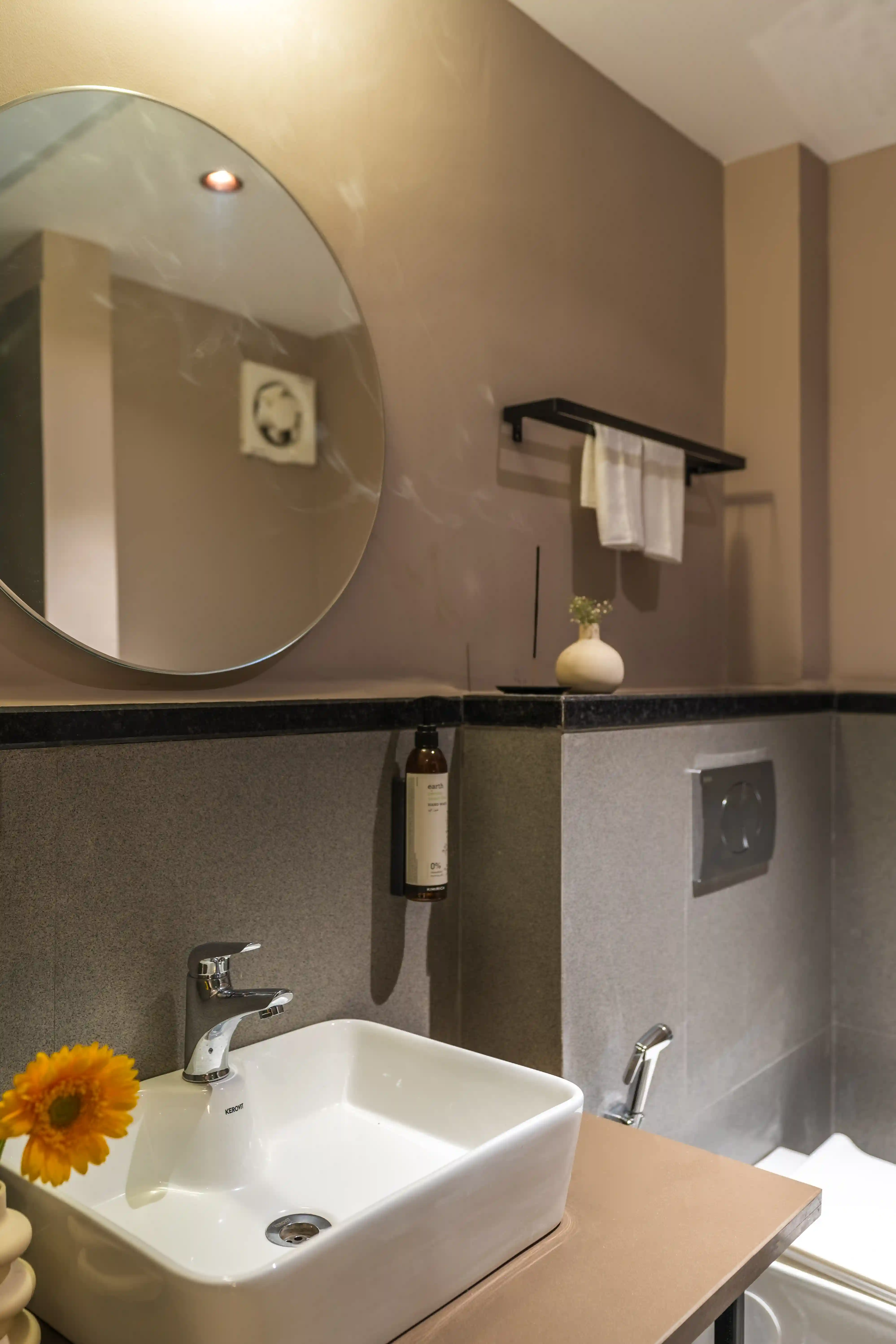 click to zoom King room