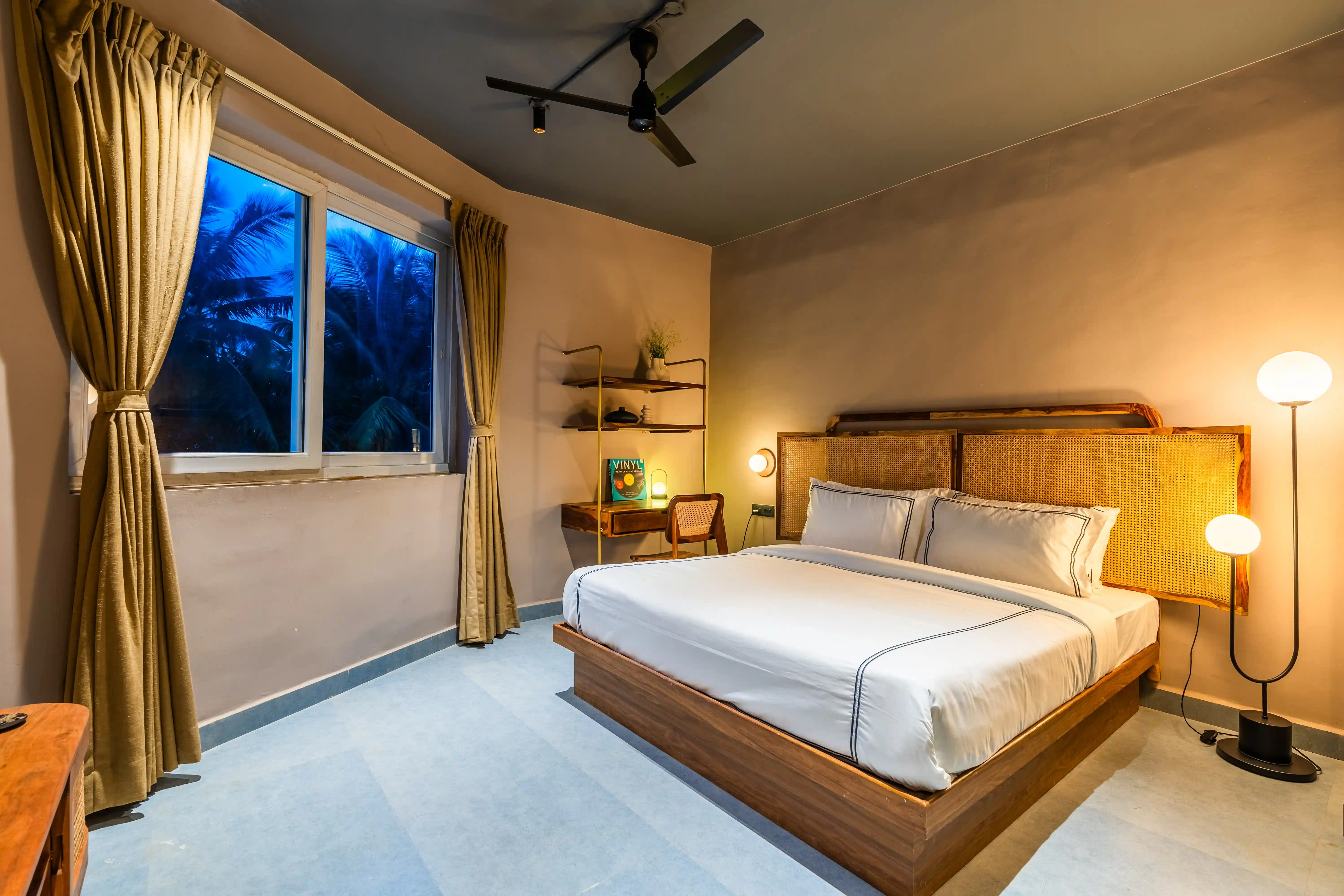 click to zoom Studio