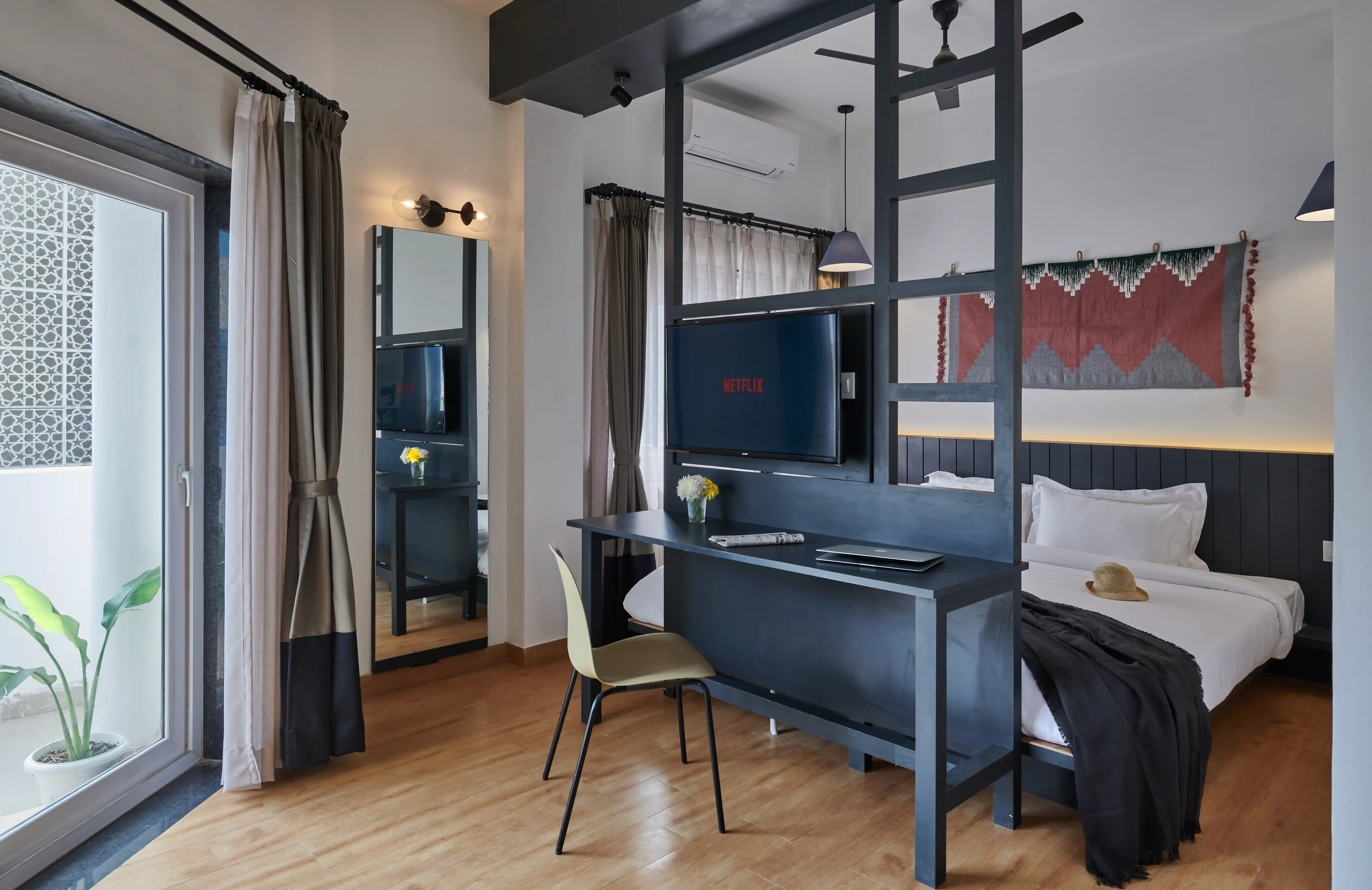 click to zoom Corner Suite with Balcony