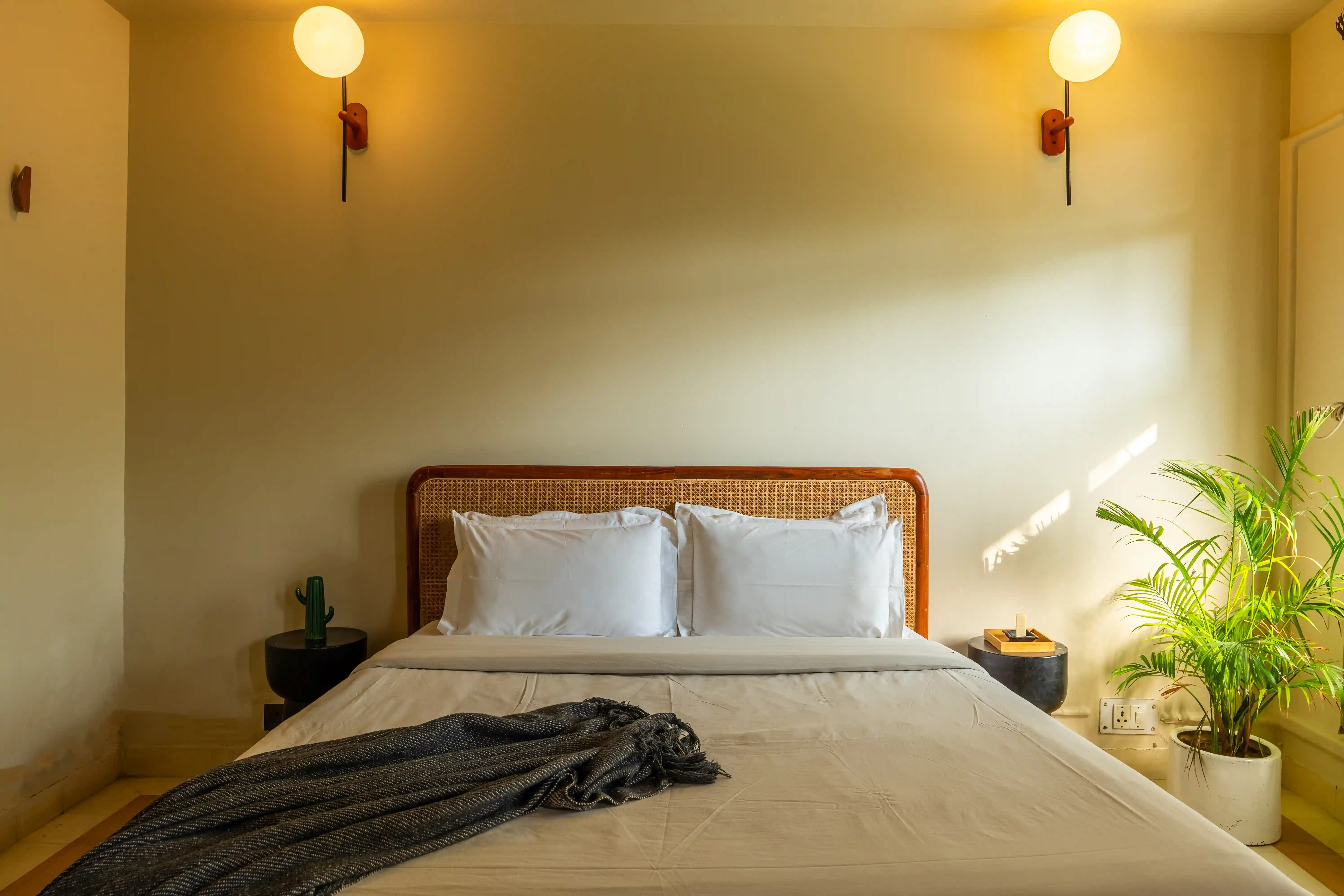 click to zoom King Room