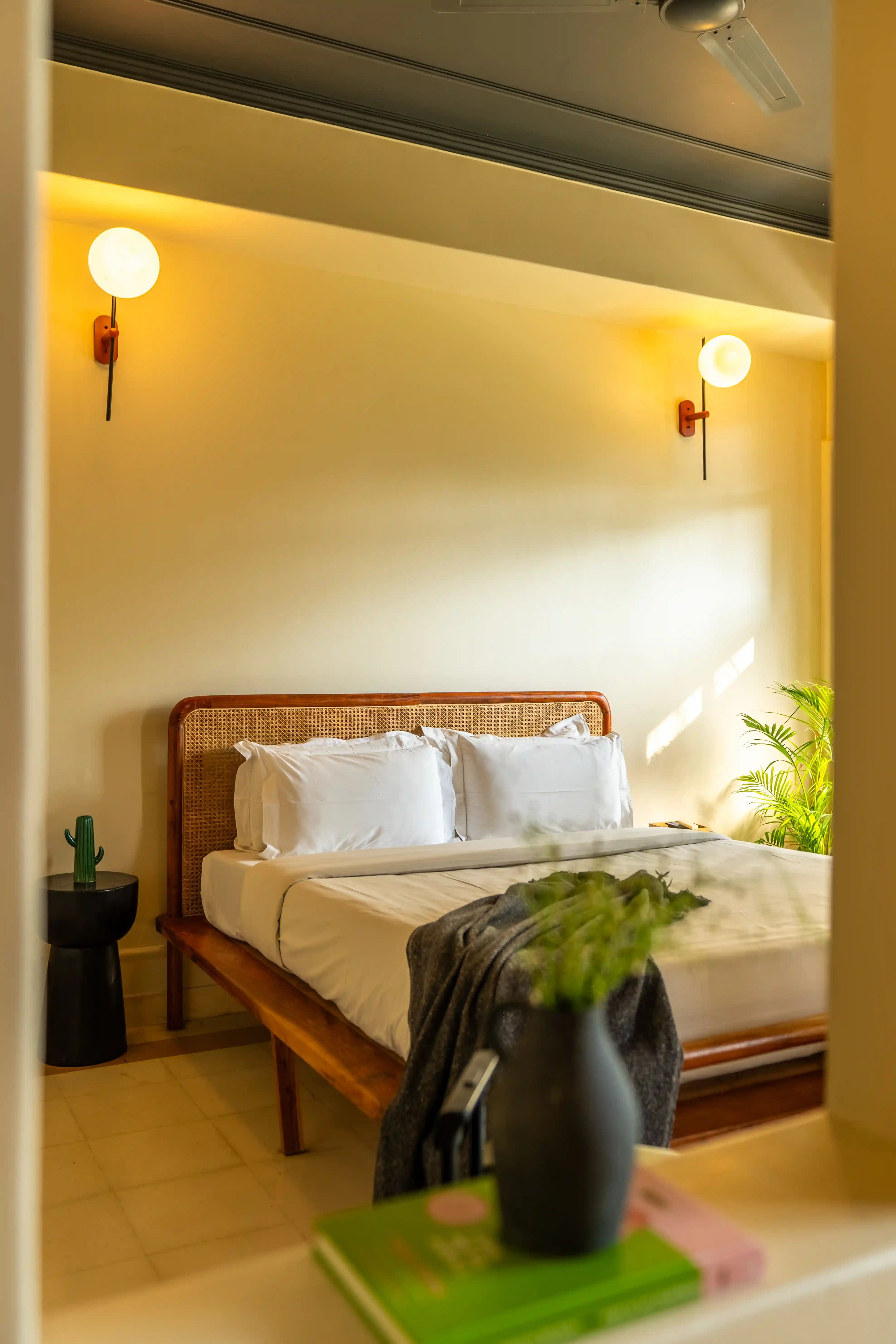 click to zoom King Room