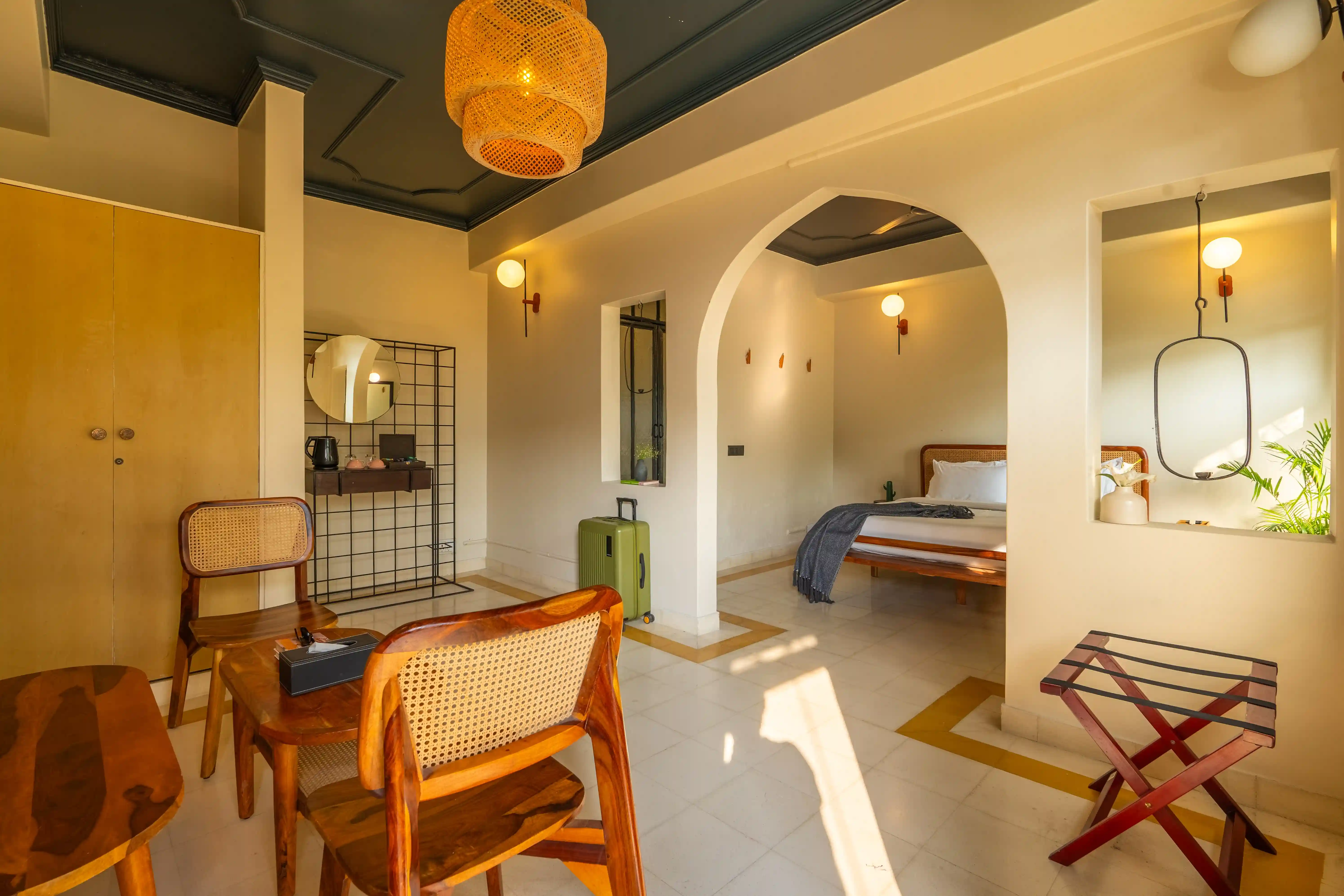 click to zoom King Room