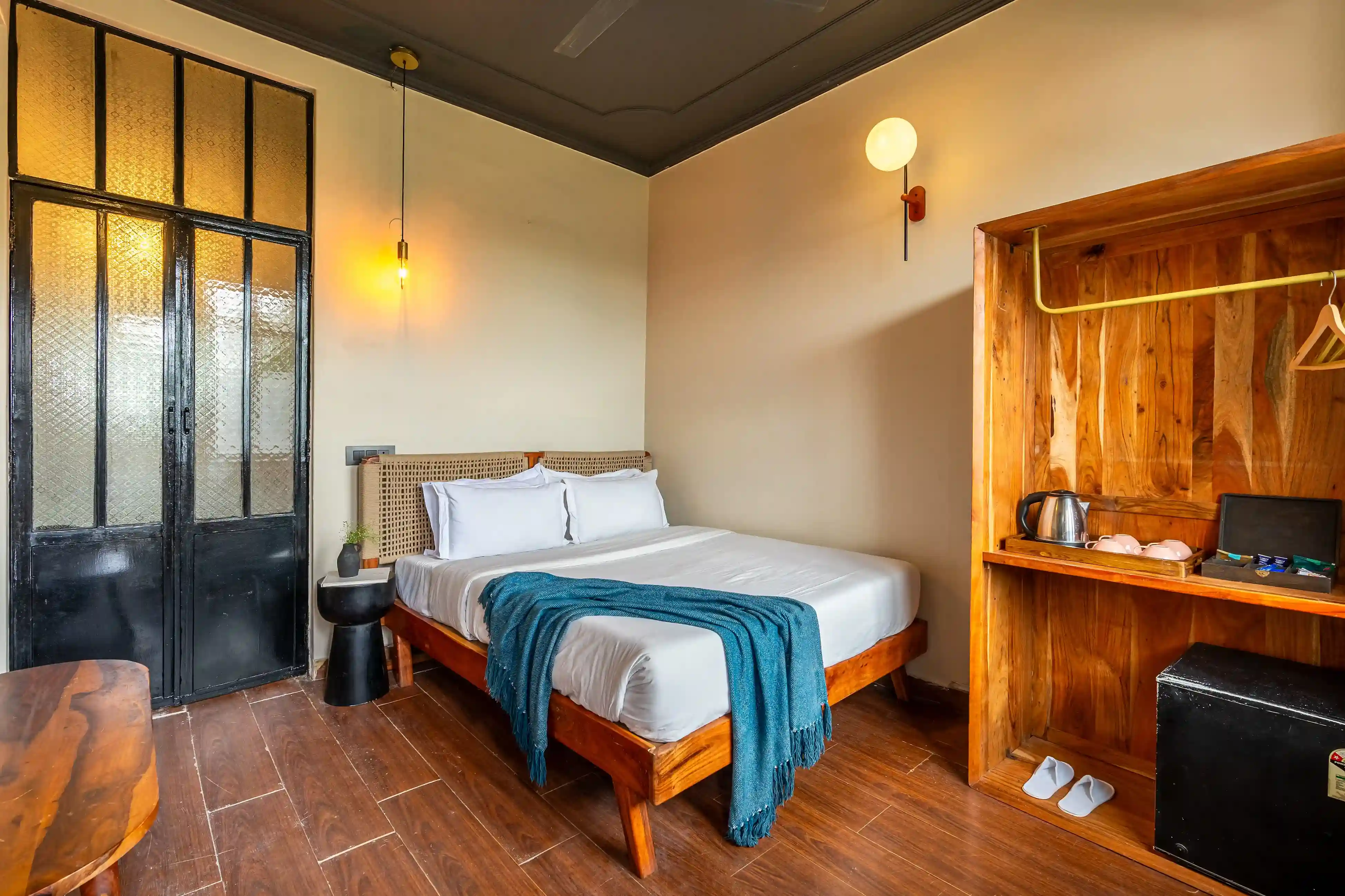 click to zoom Queen Room