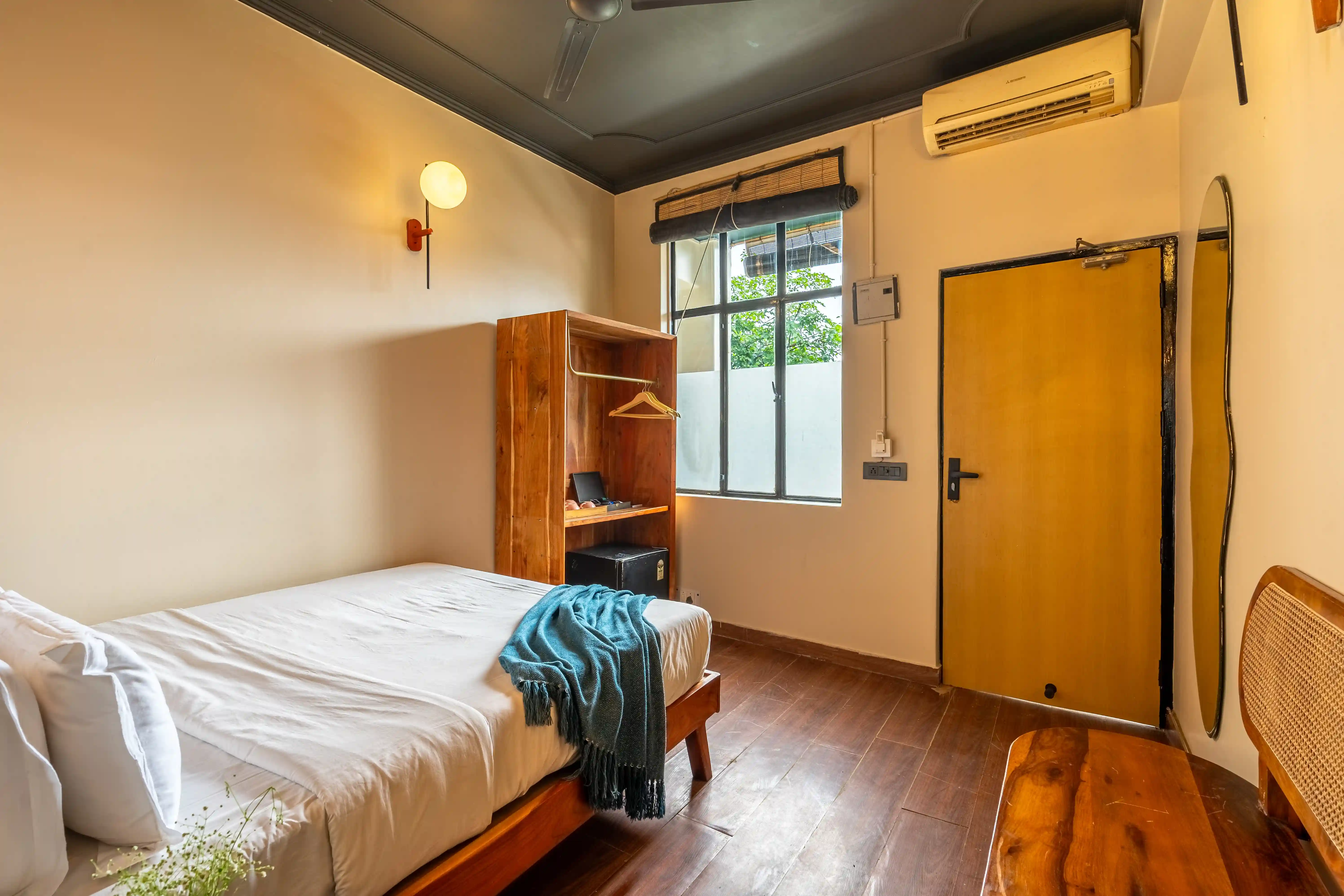 click to zoom Queen Room