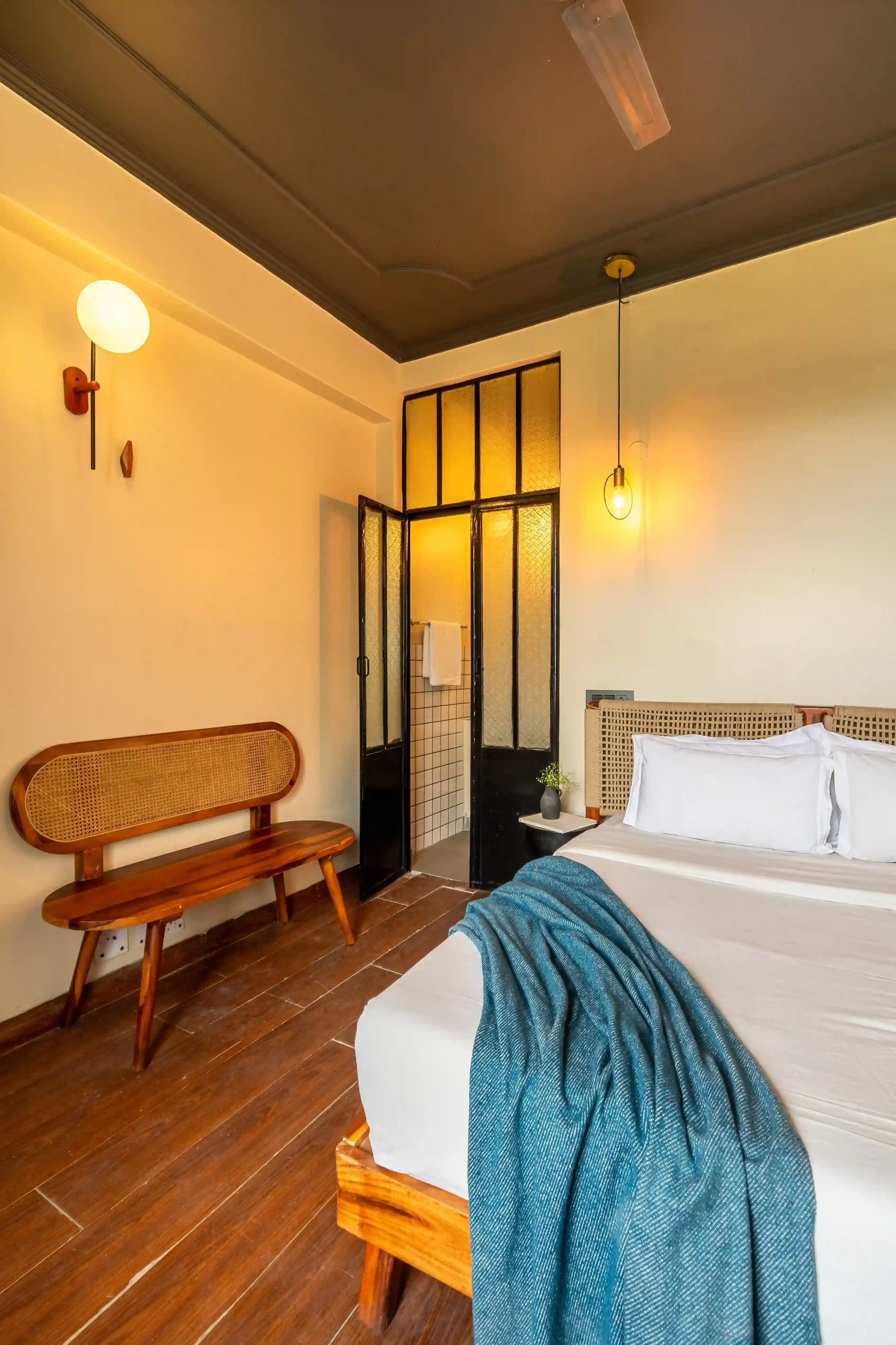 click to zoom Queen Room