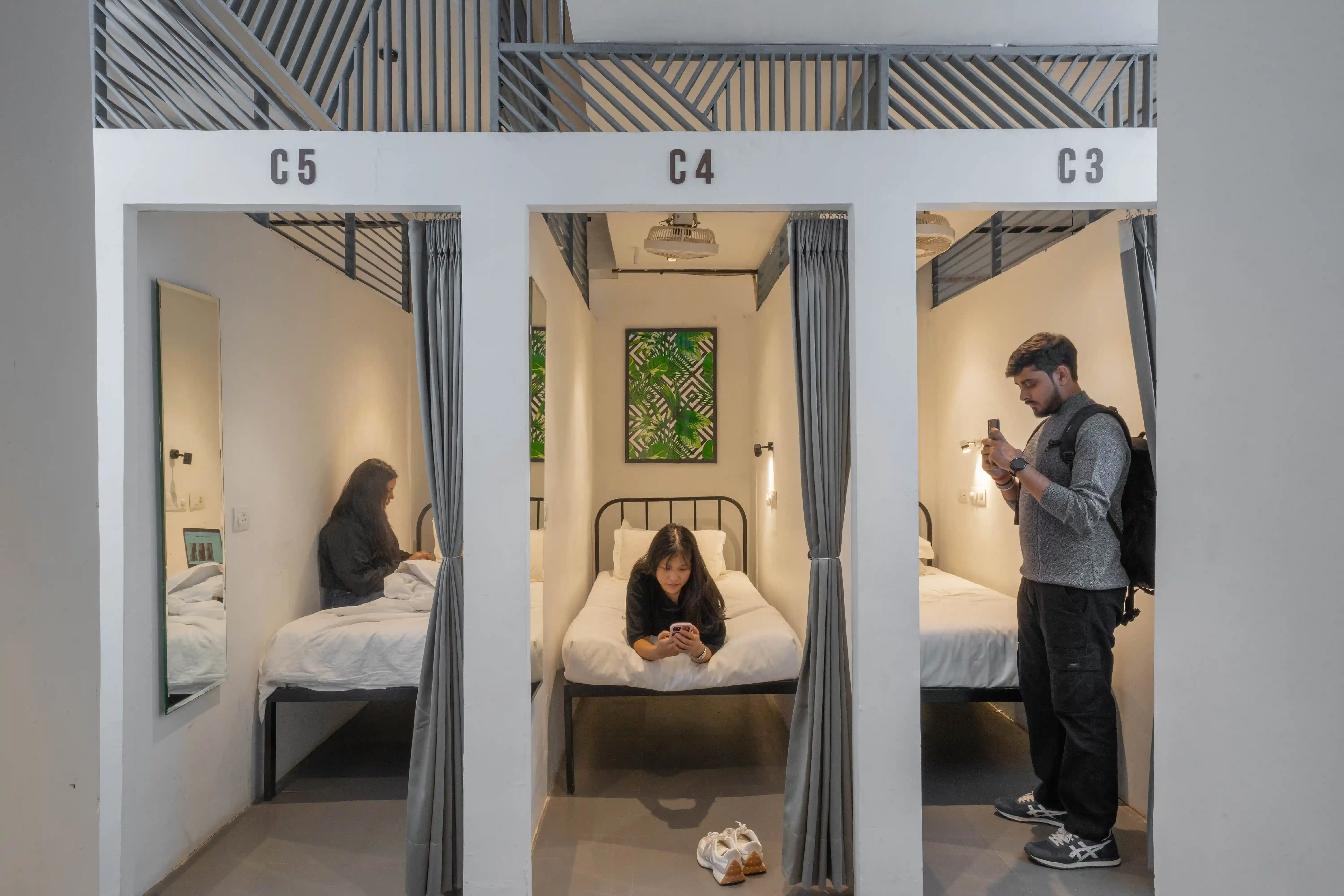 click to zoom JAPANESE CAPSULE