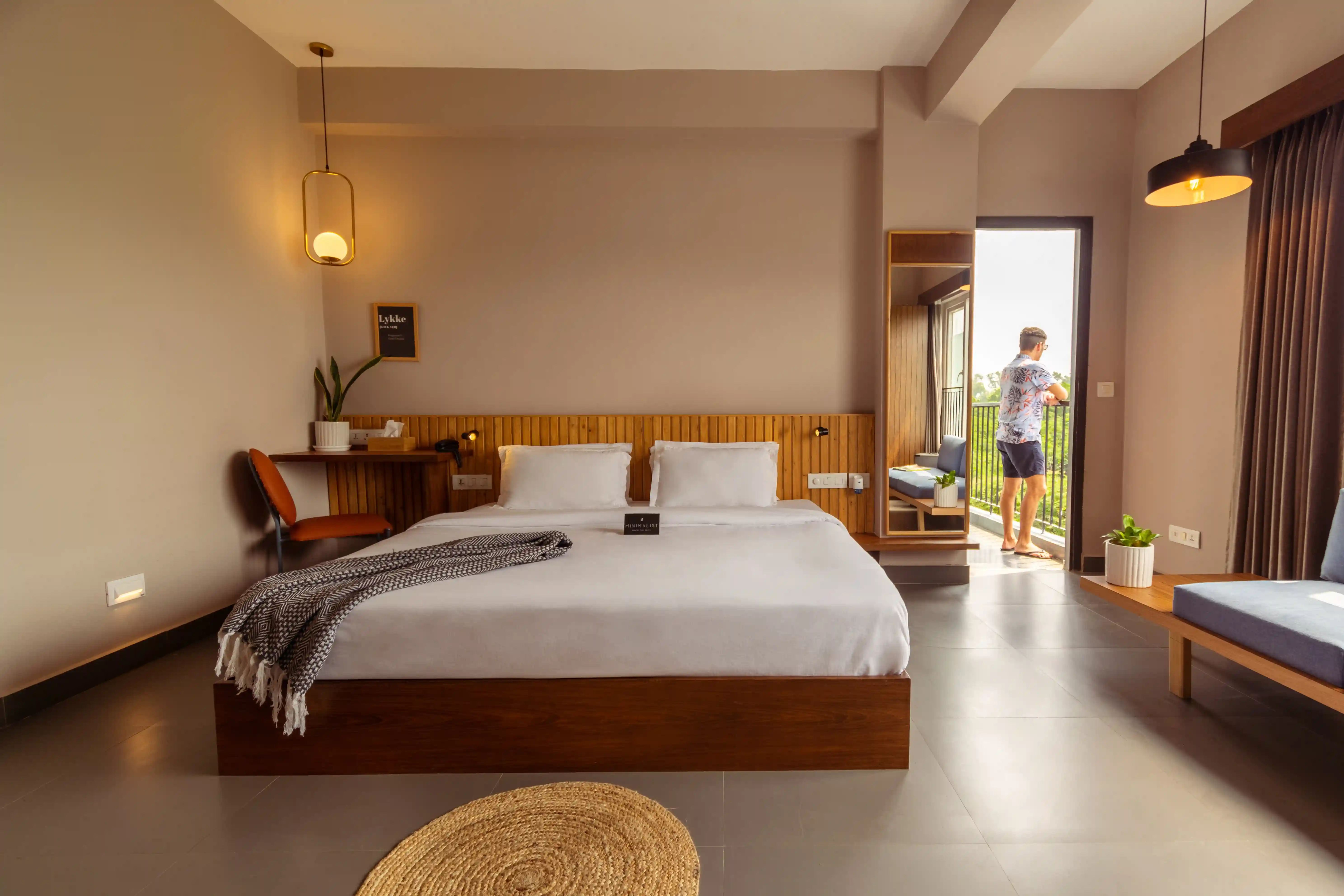 click to zoom King Room