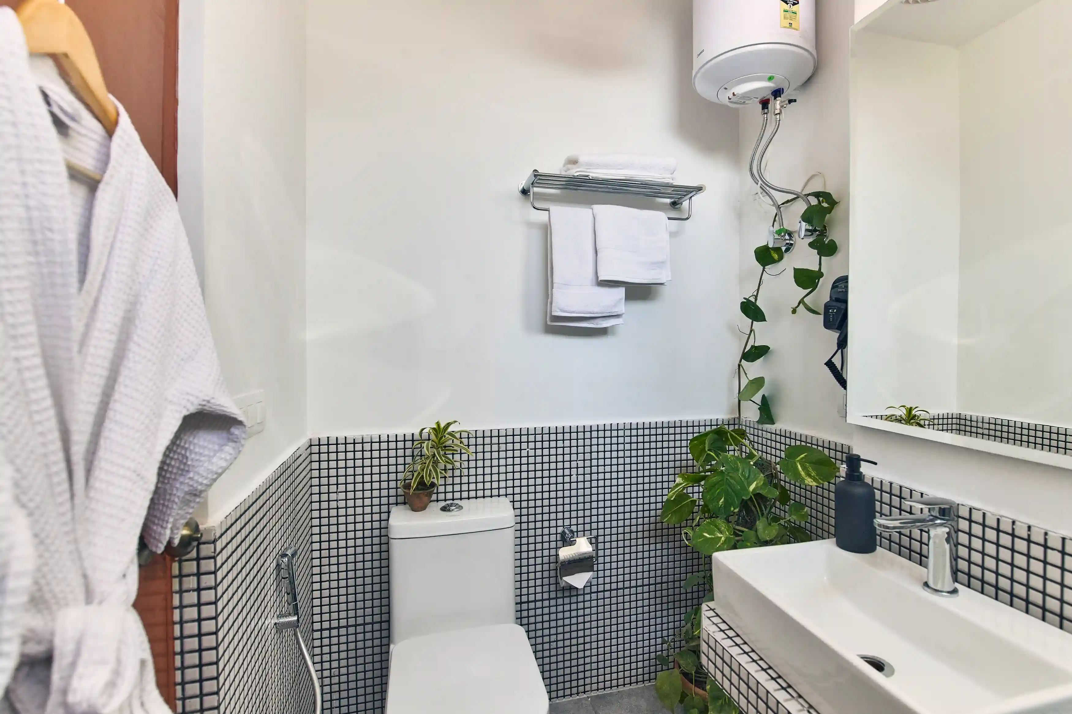 click to zoom Mysa Suite