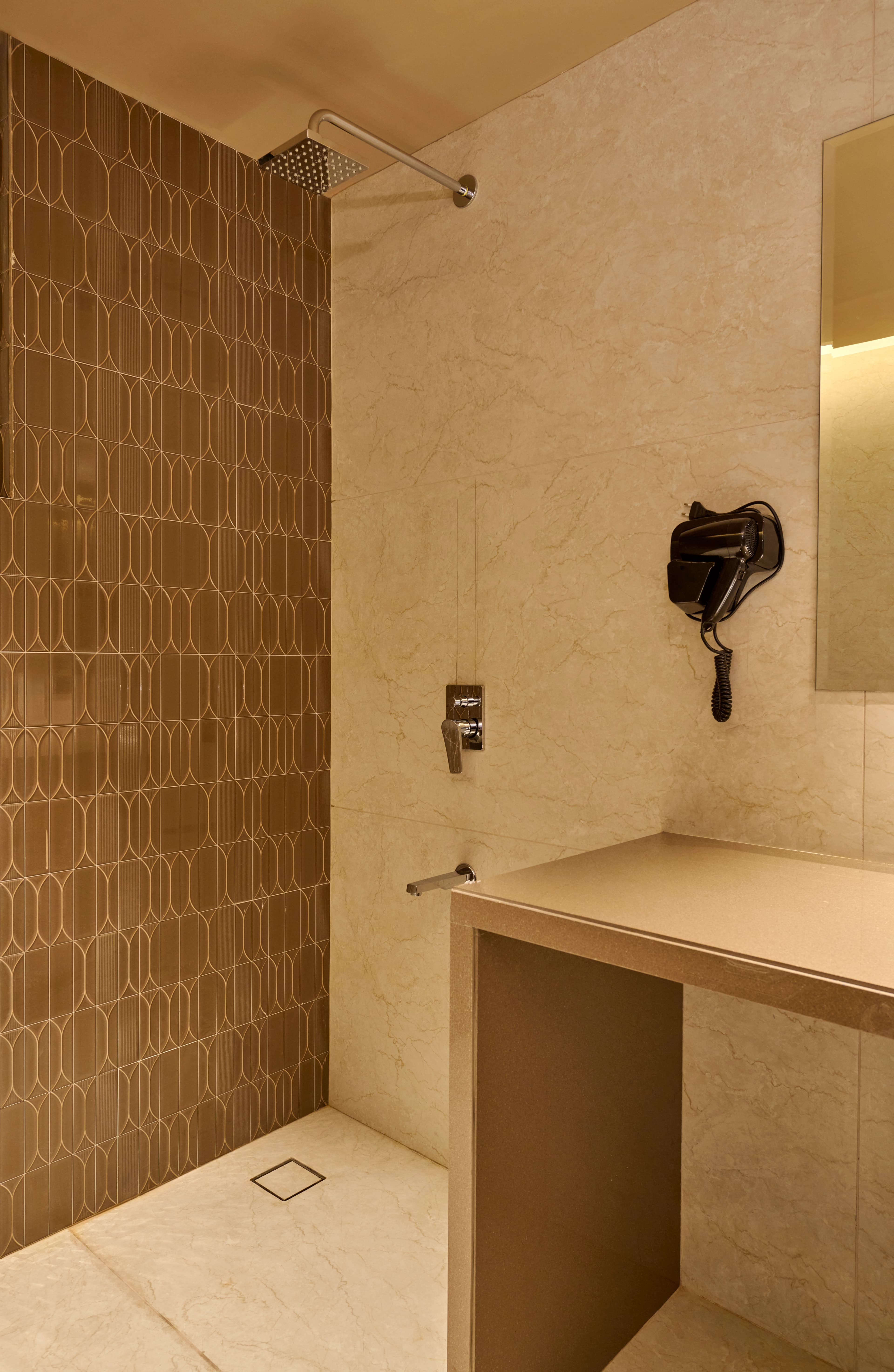 click to zoom Superior Studio