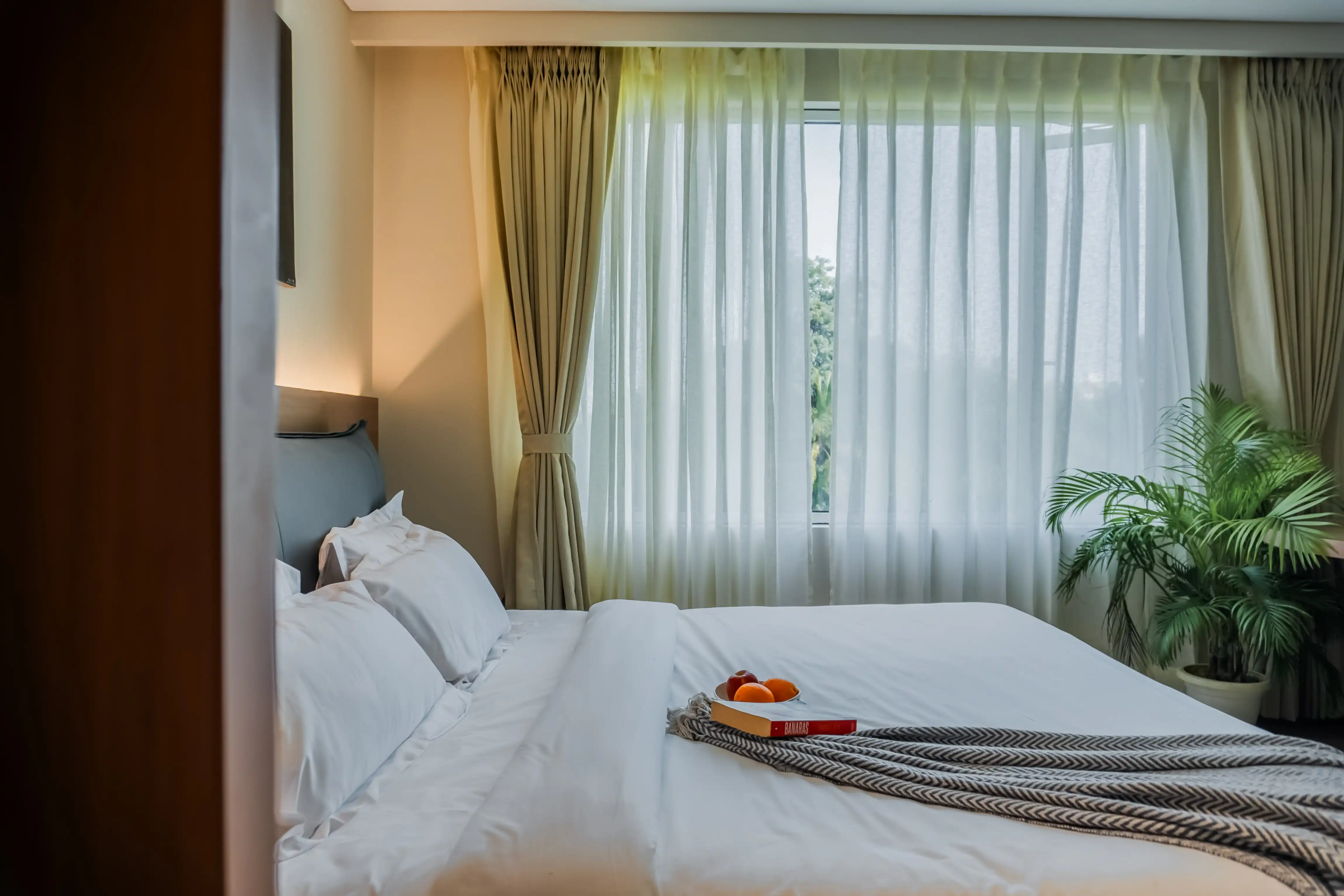 click to zoom King Room