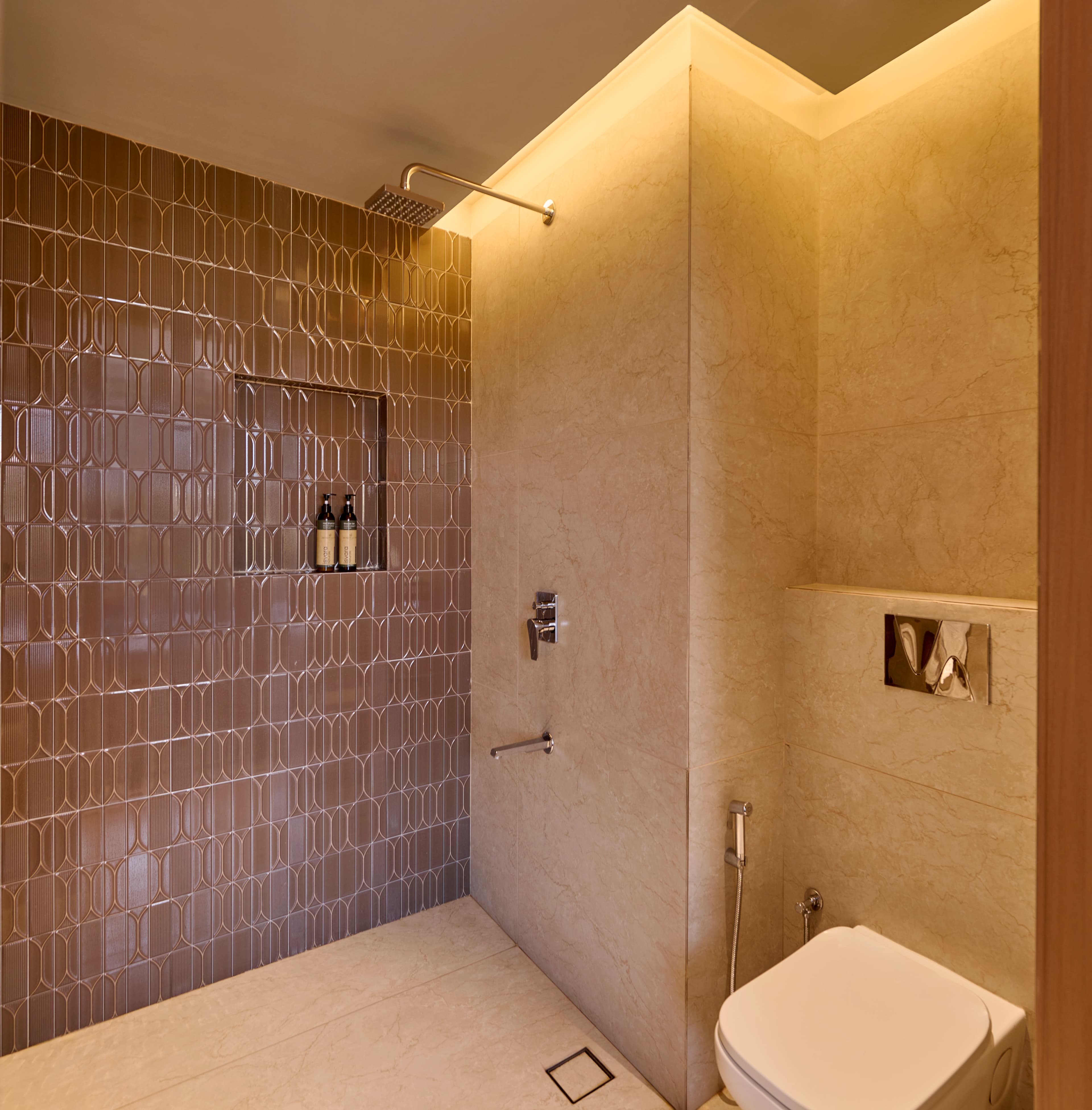 click to zoom Superior king room