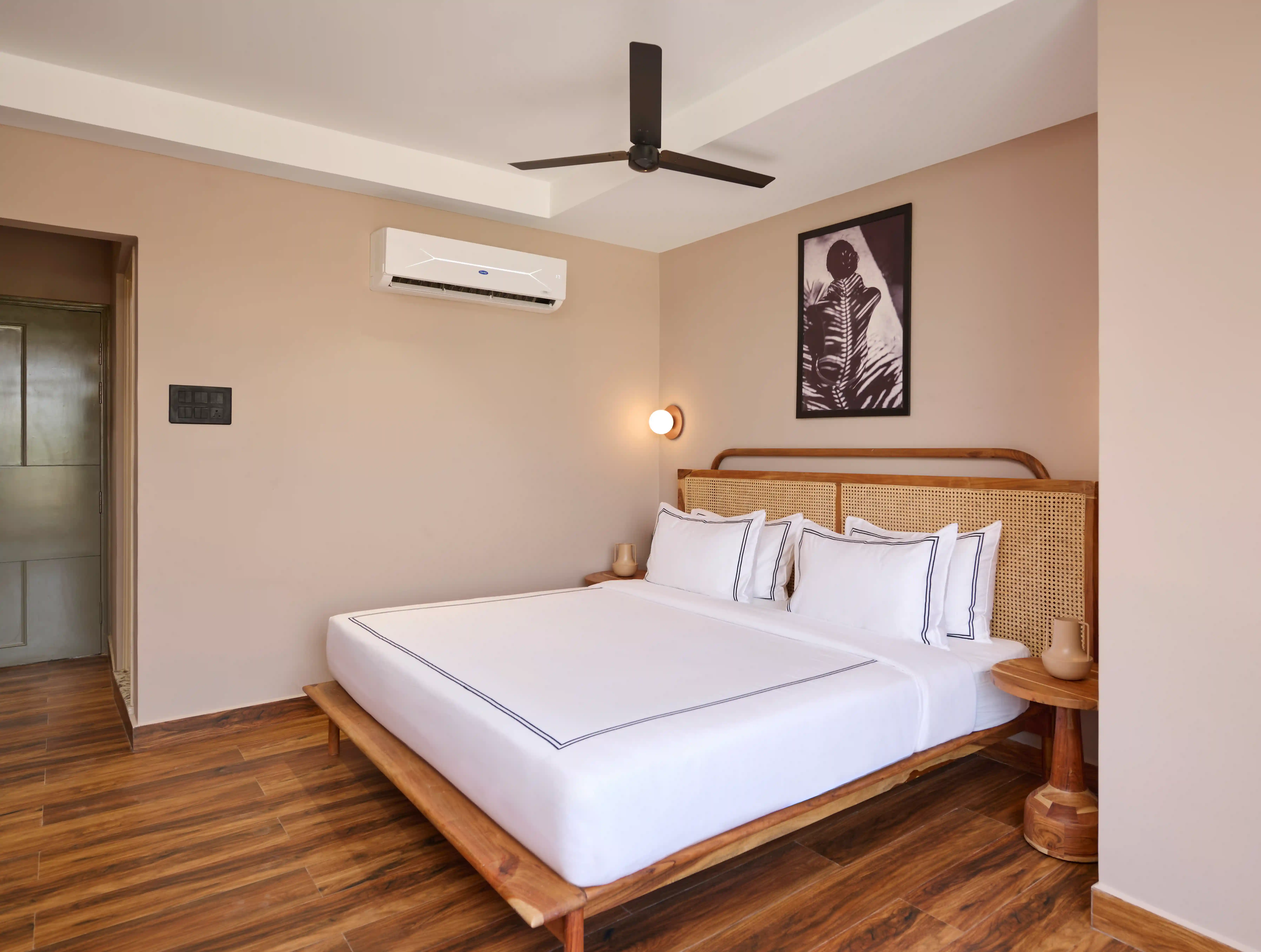 click to zoom King Room