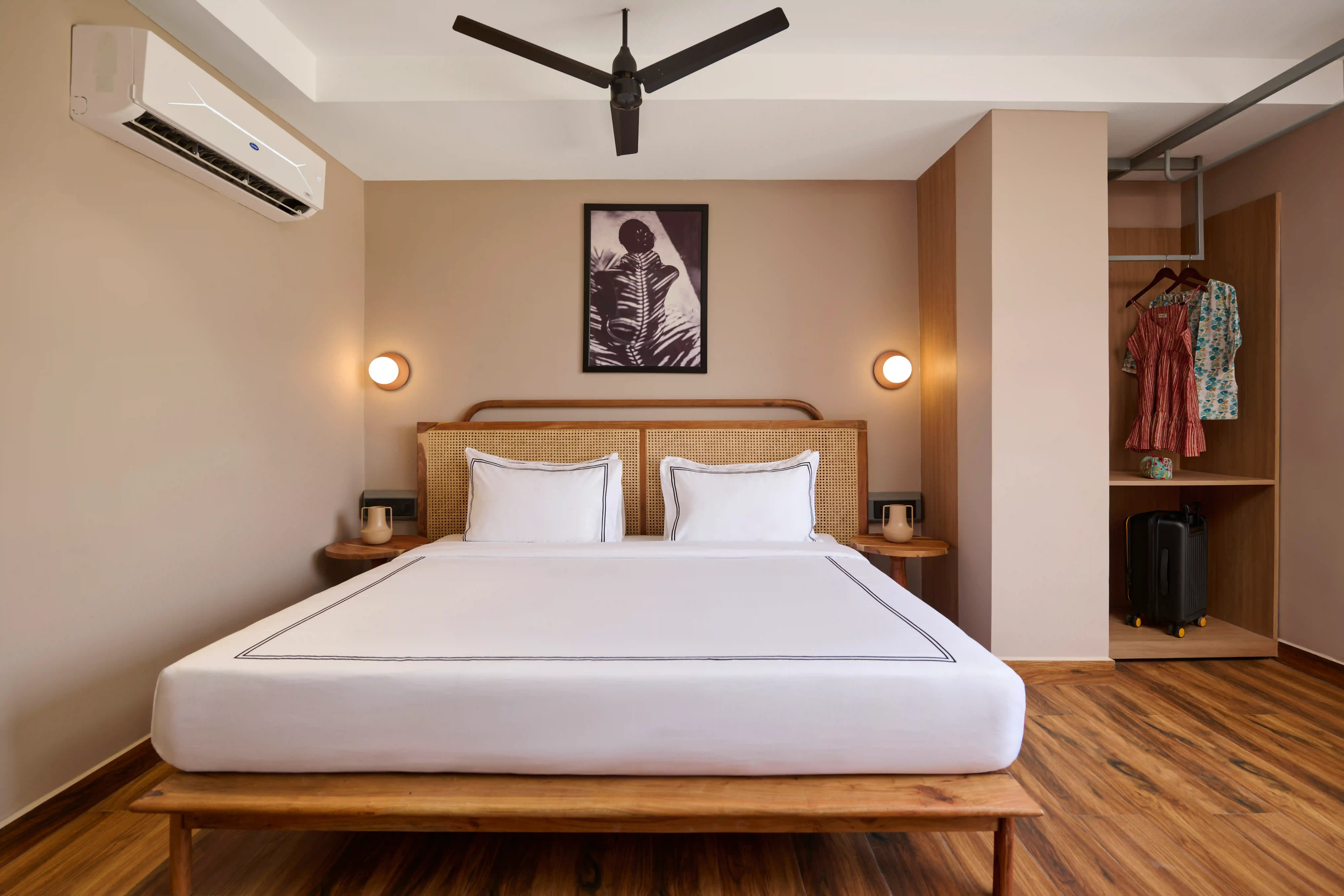 click to zoom King Room