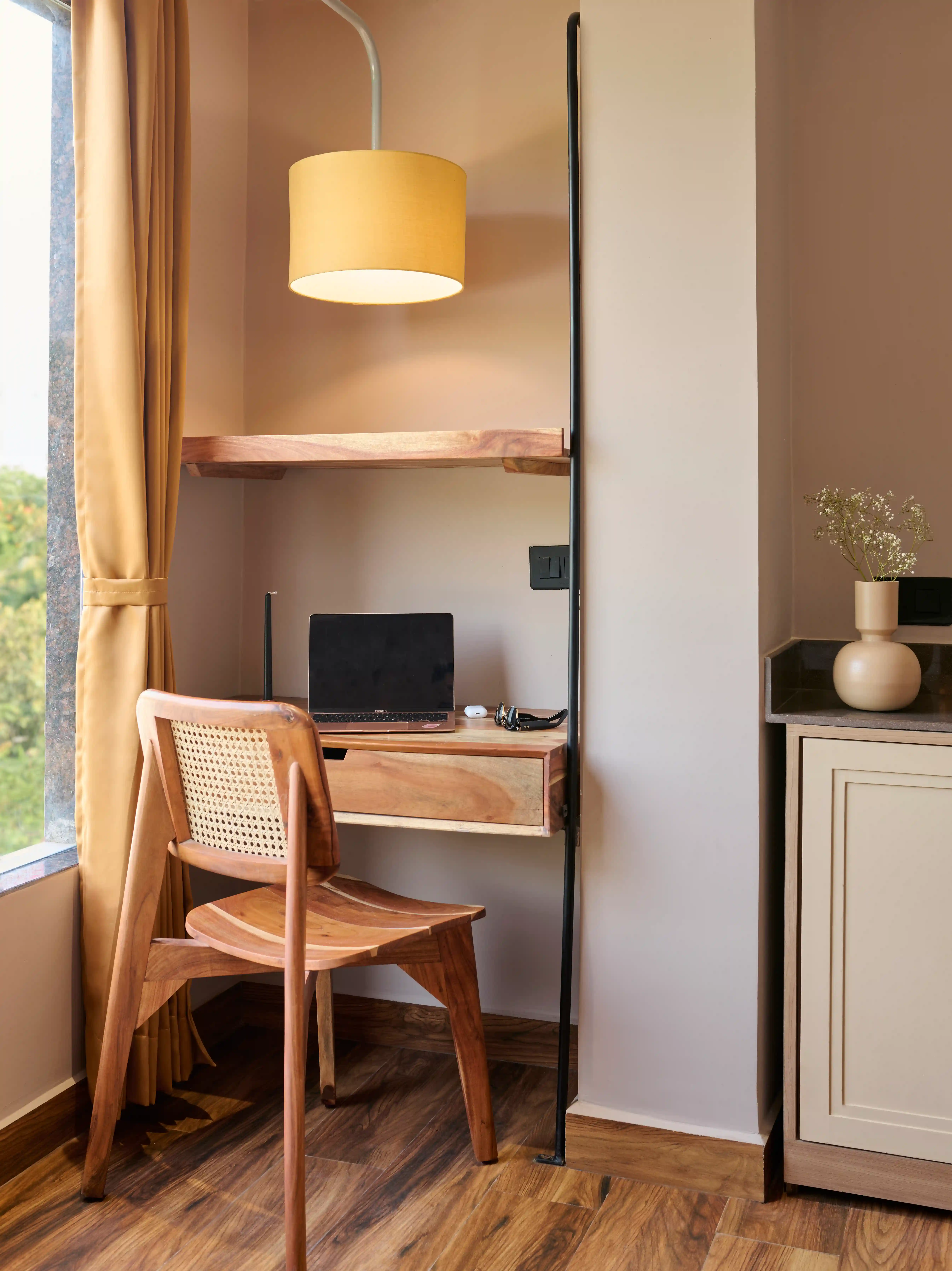 click to zoom King Room