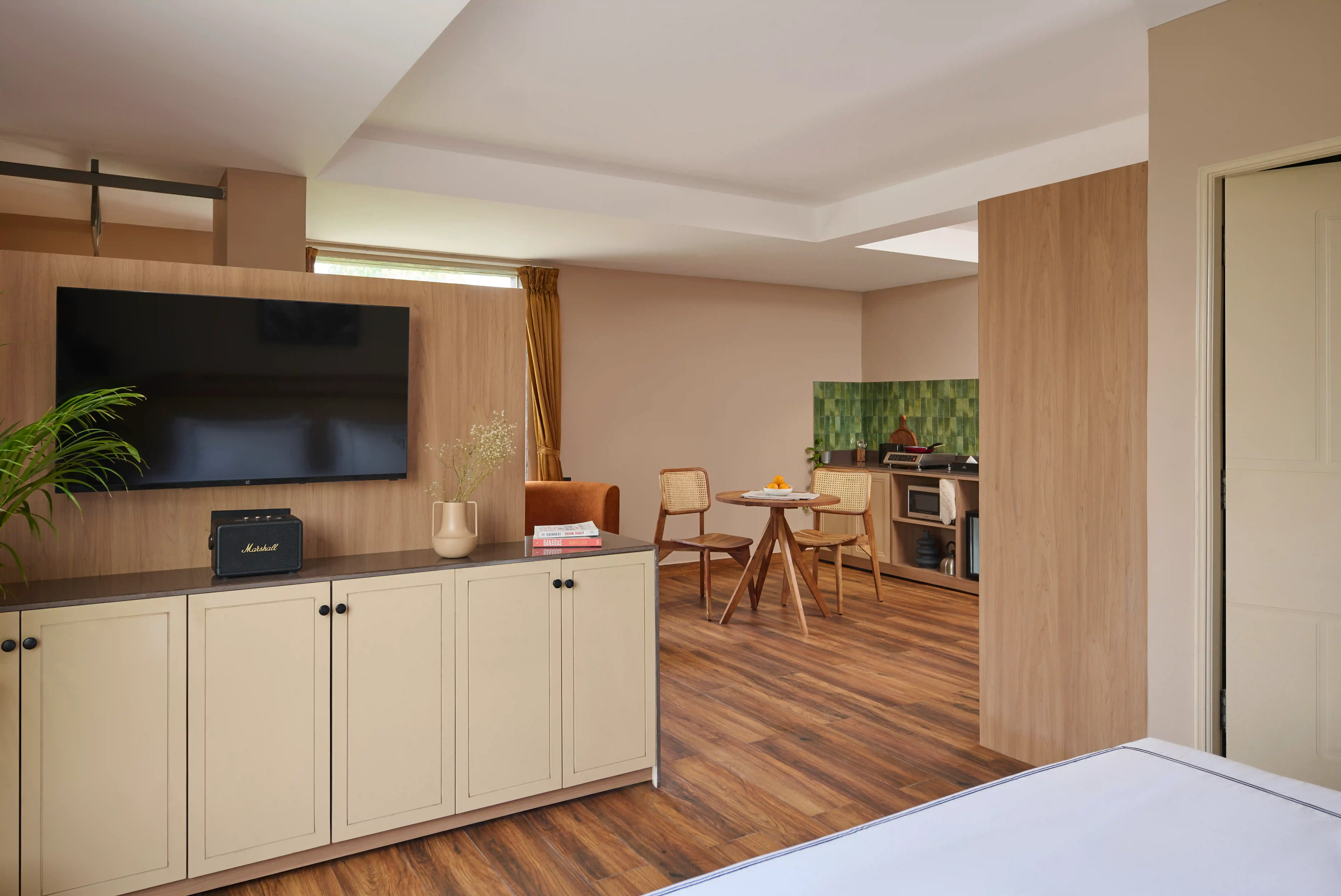 click to zoom Studio